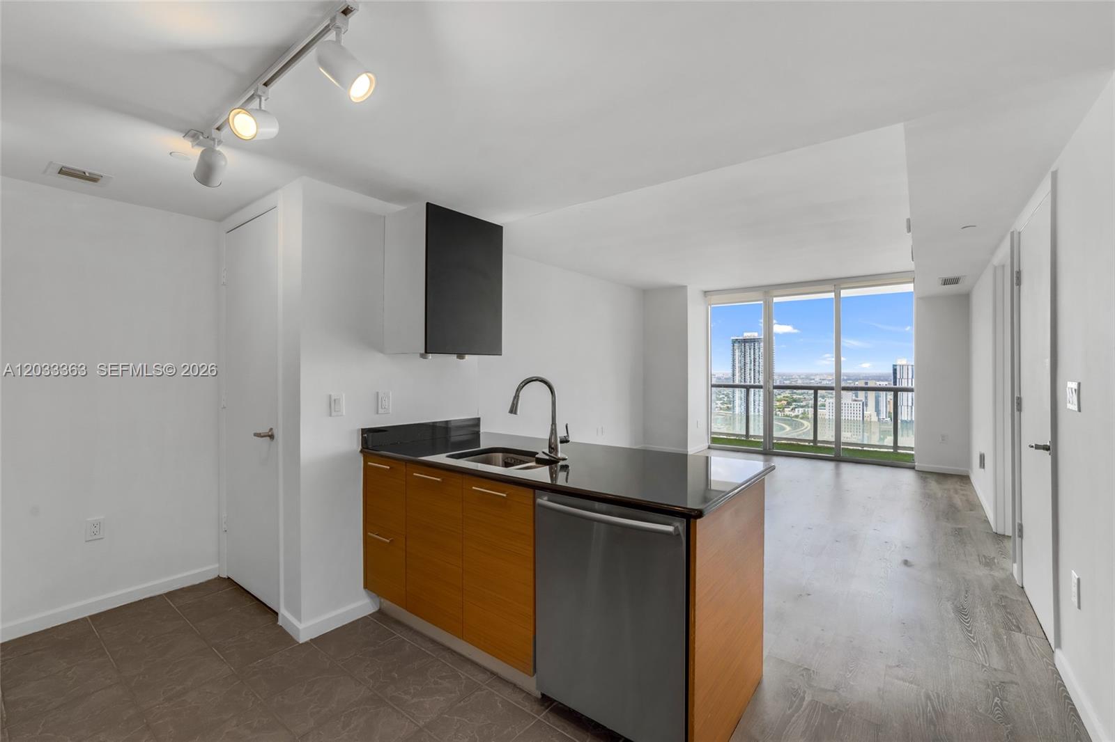 50 Biscayne Blvd #4307 Miami, FL 33132