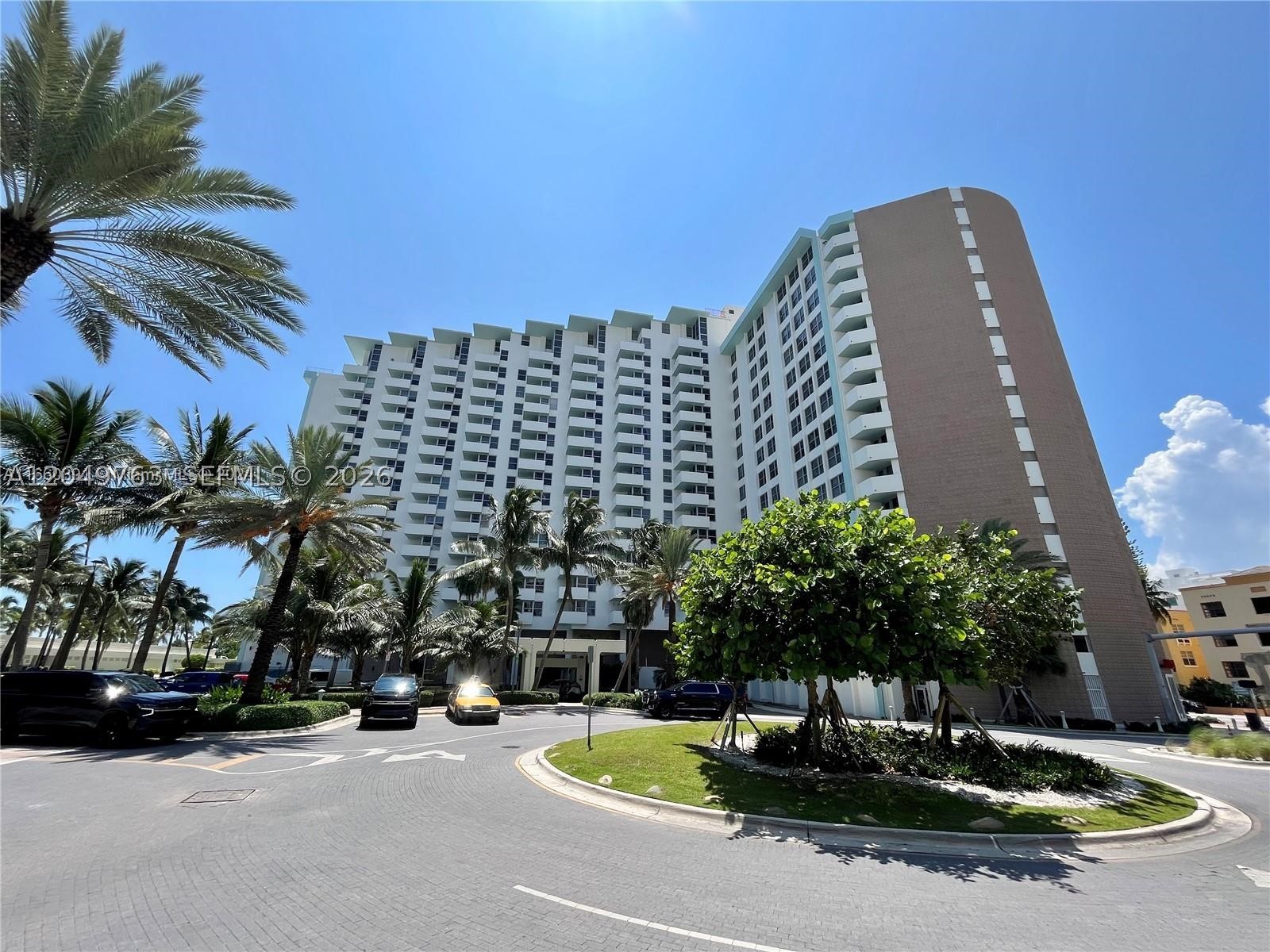 2899 Collins Ave #938