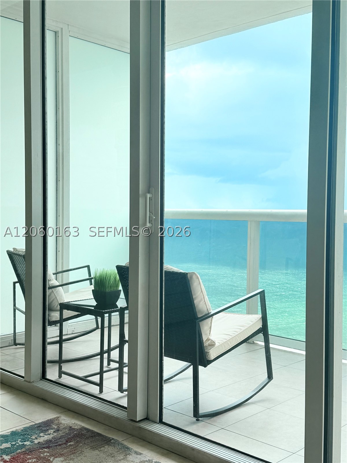 image Beach Club 25