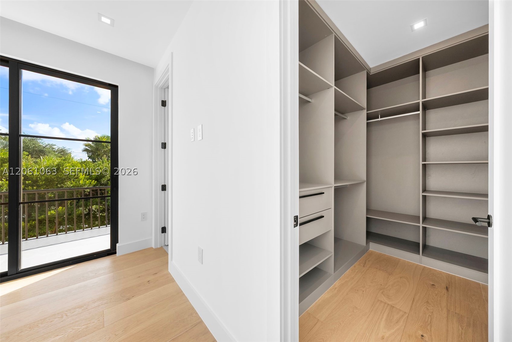 1220 S Alhambra Cir Coral Gables, FL 33146