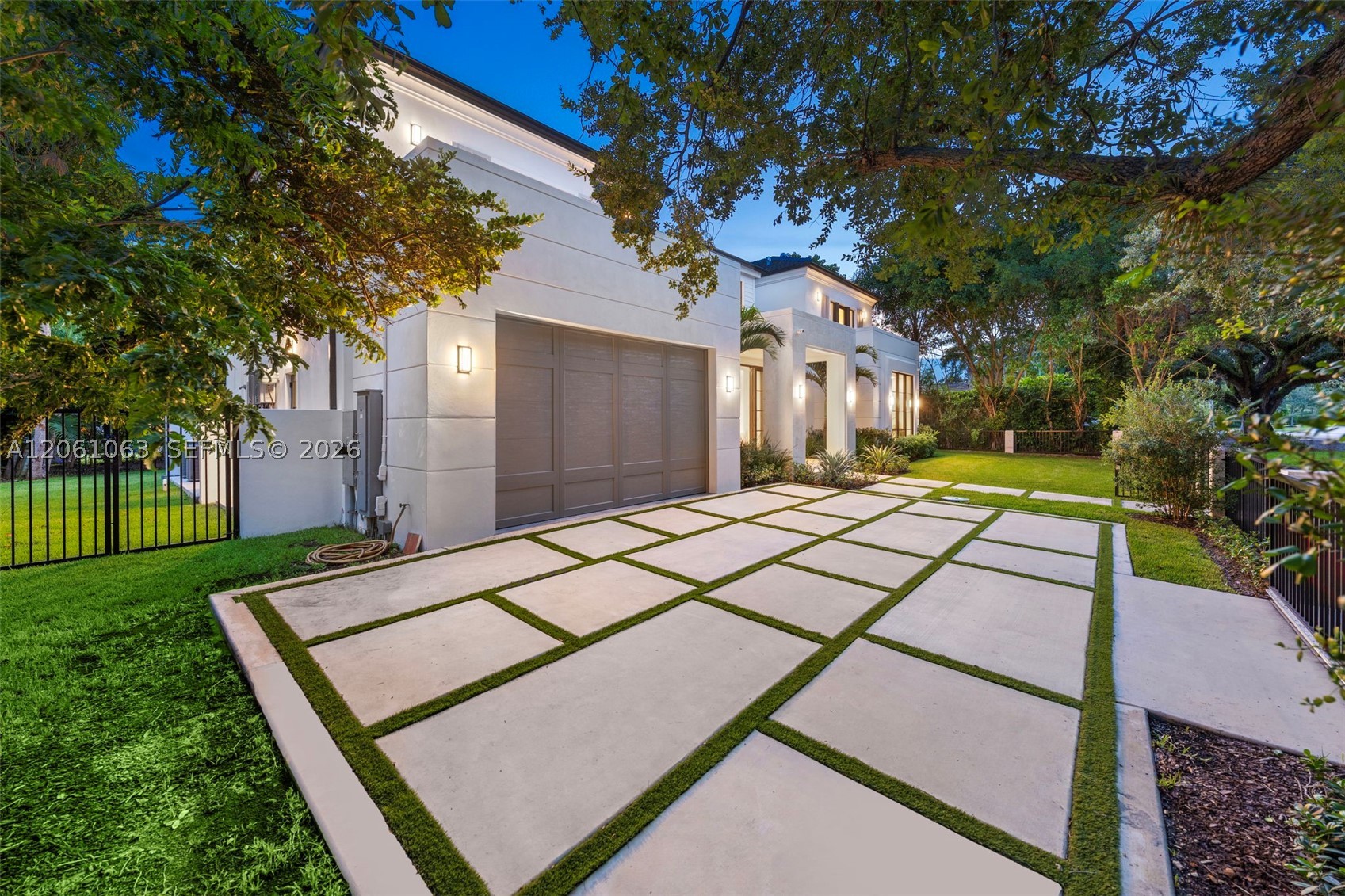 1220 S Alhambra Cir Coral Gables, FL 33146