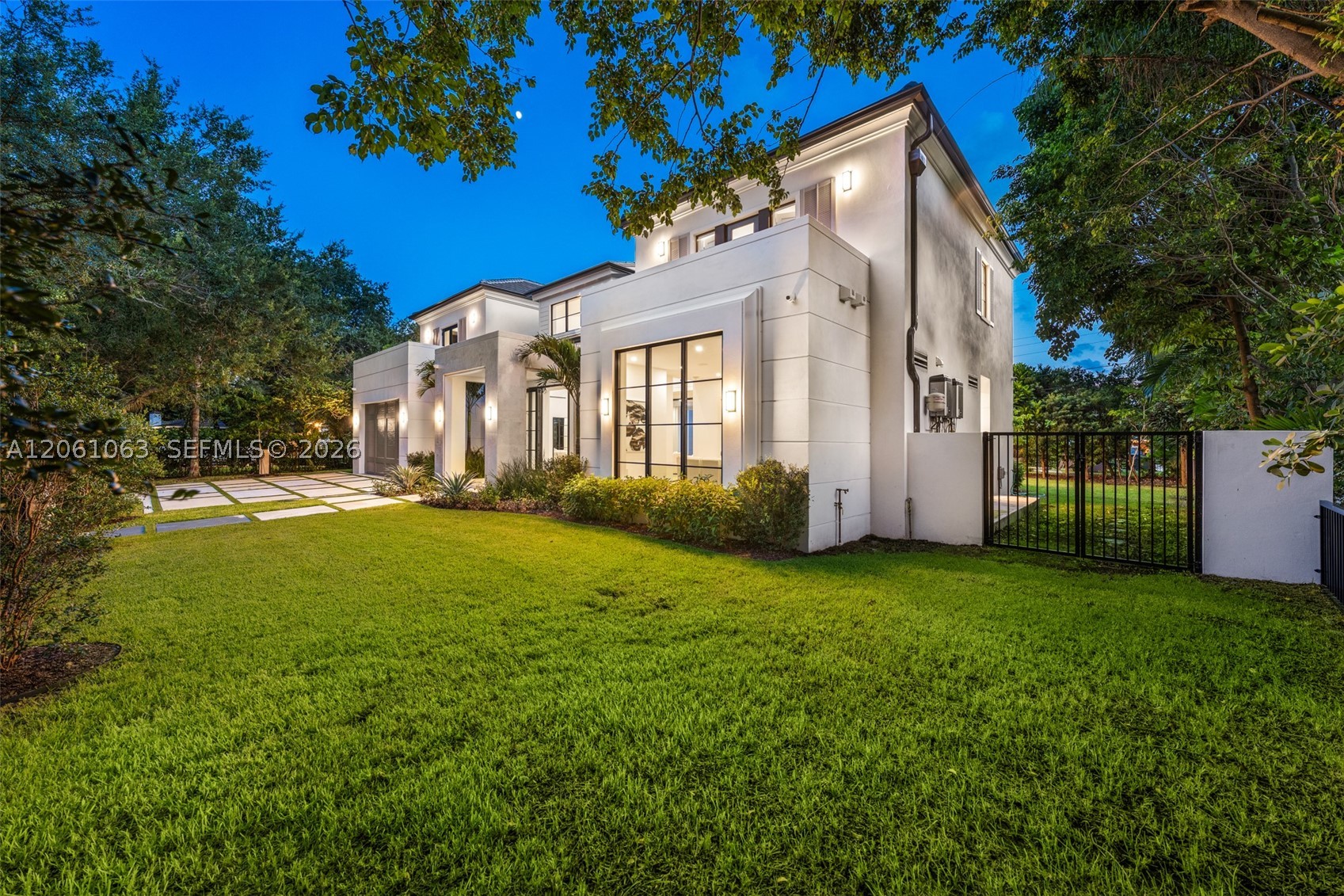 1220 S Alhambra Cir Coral Gables, FL 33146