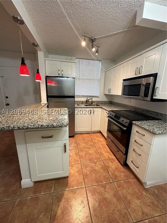 1801 S Treasure Dr #112