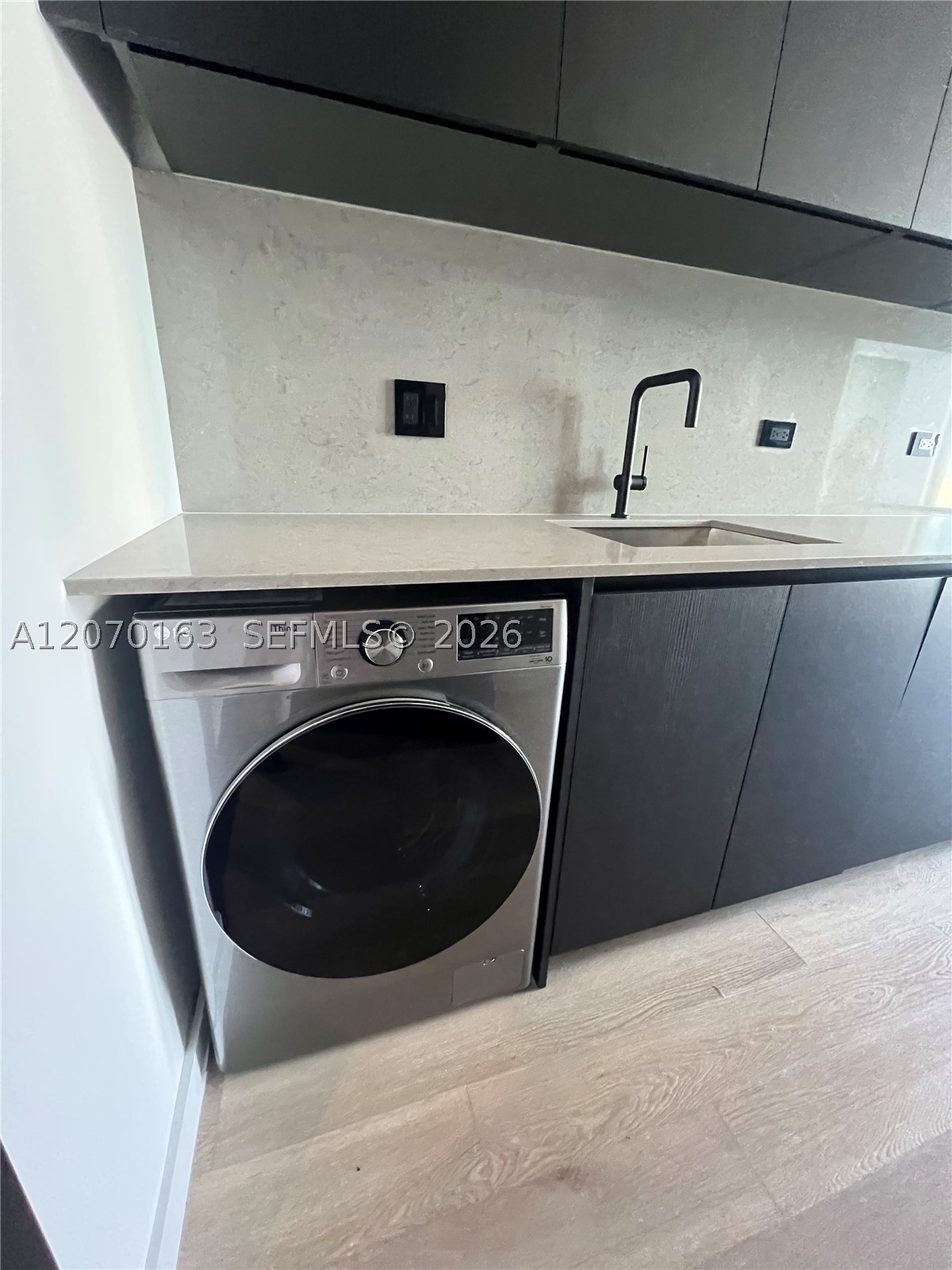 image E11EVEN Hotel & Residences12