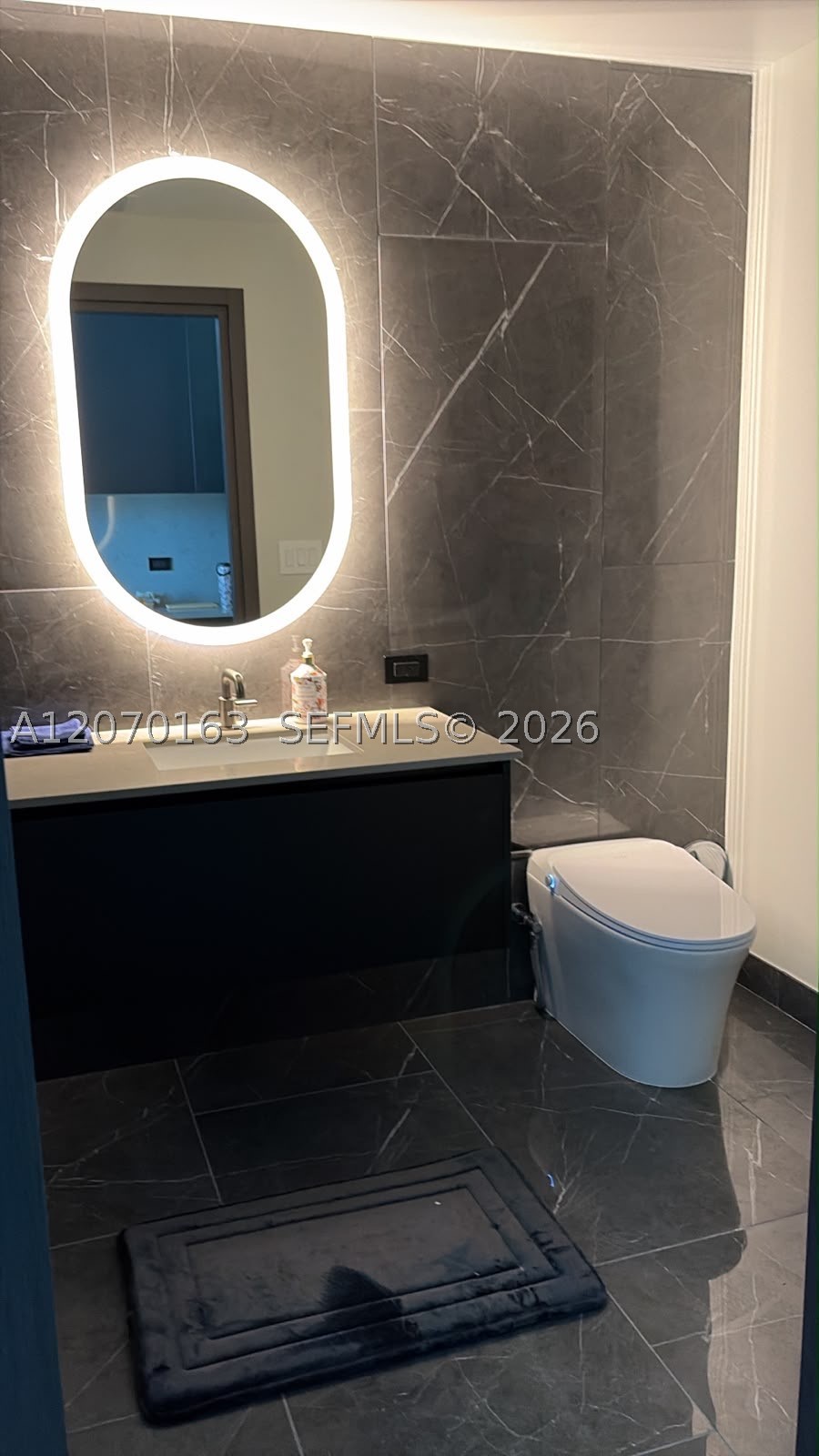 image E11EVEN Hotel & Residences7