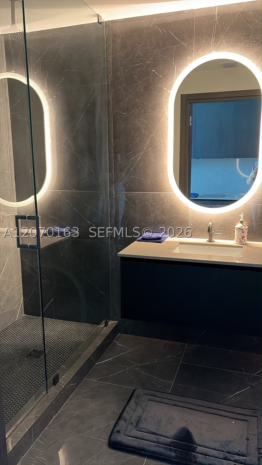 image E11EVEN Hotel & Residences8