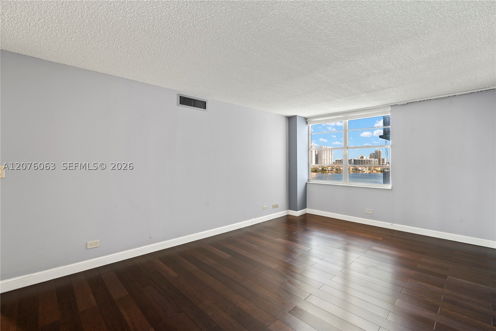 image Winston Towers 50016