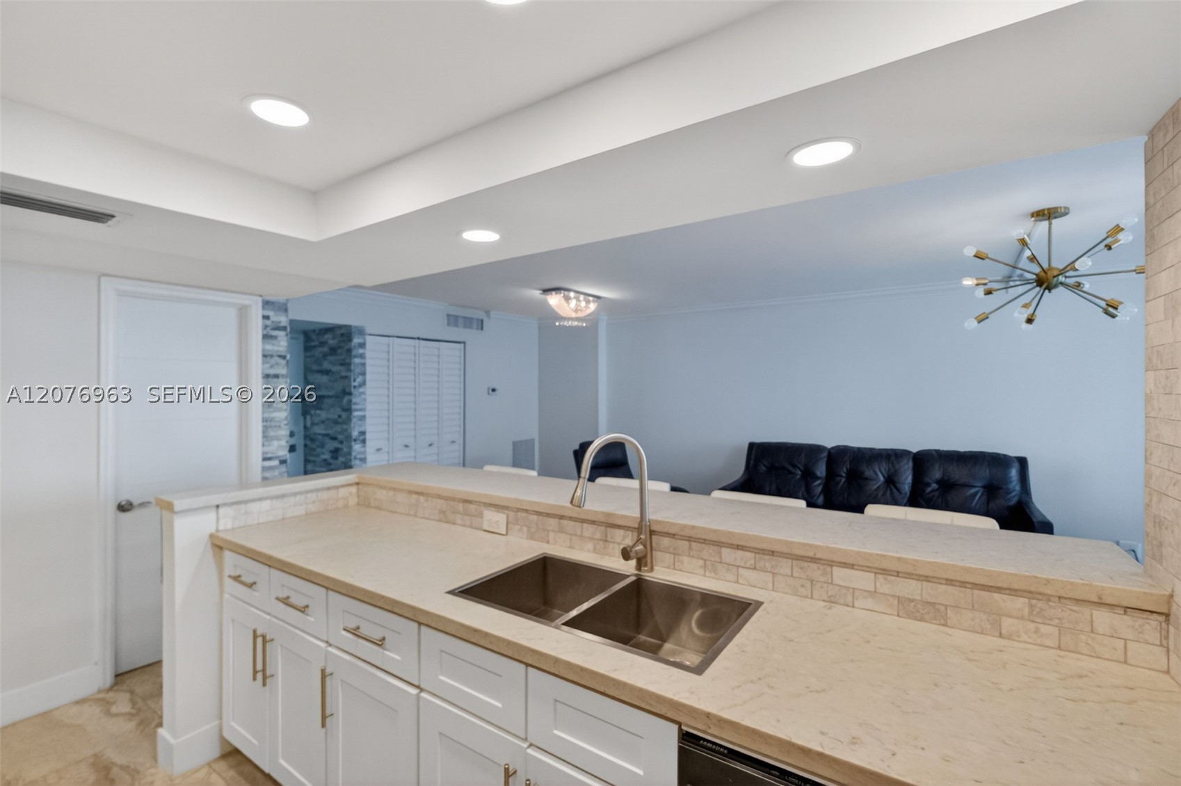 2655 Collins Ave #00 Miami Beach, FL 33140