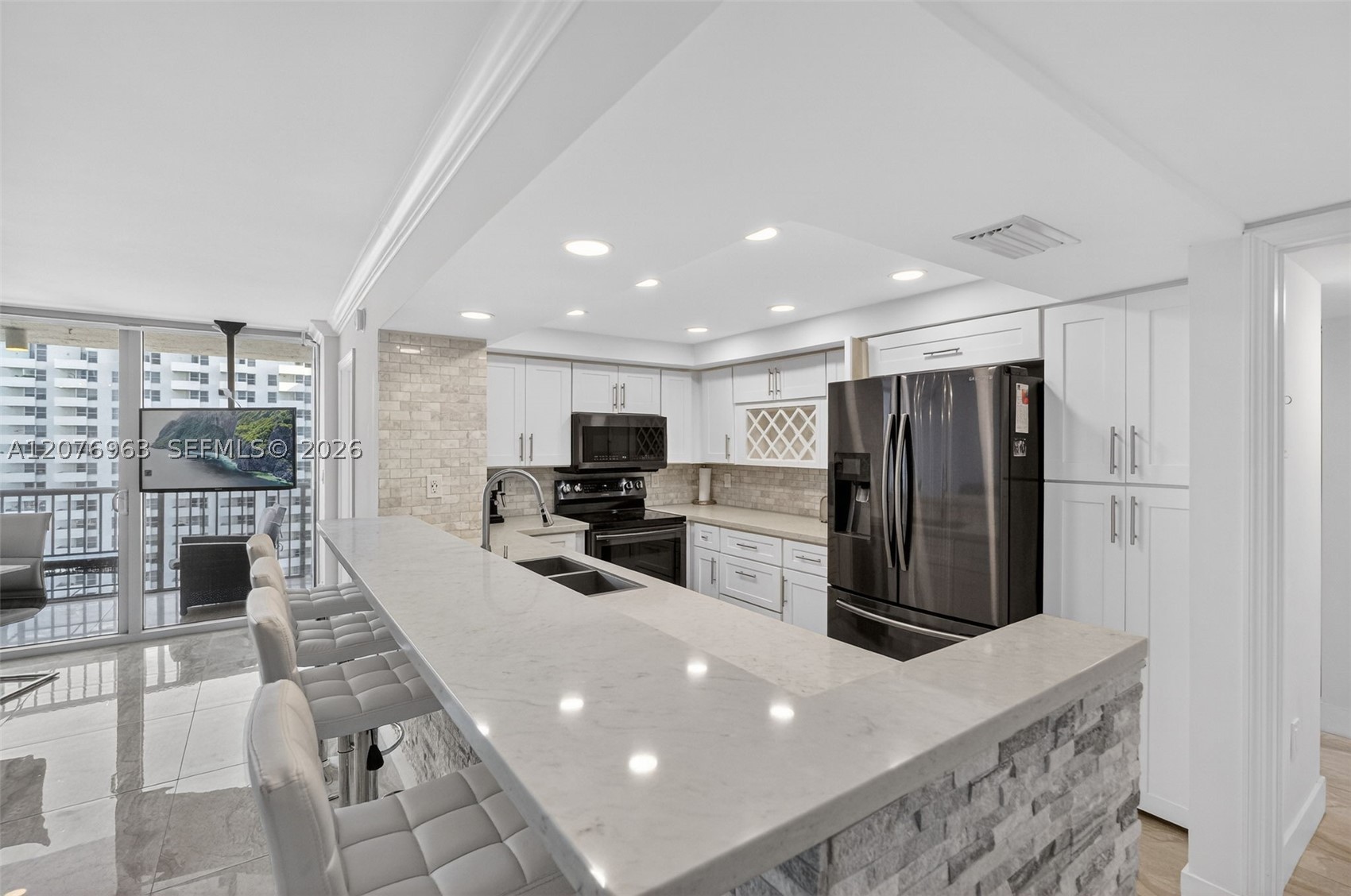 2655 Collins Ave #00 Miami Beach, FL 33140