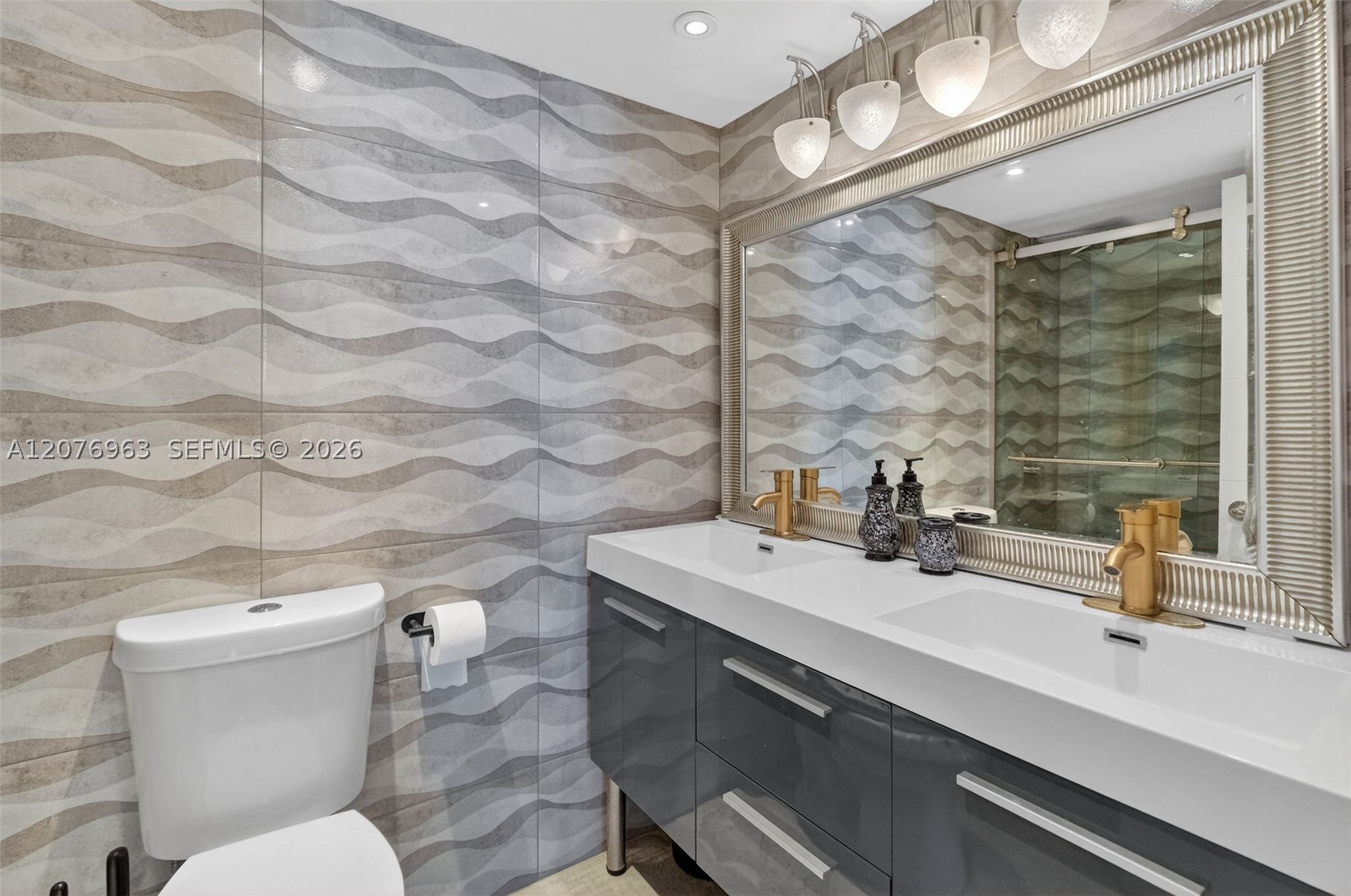 2655 Collins Ave #00 Miami Beach, FL 33140