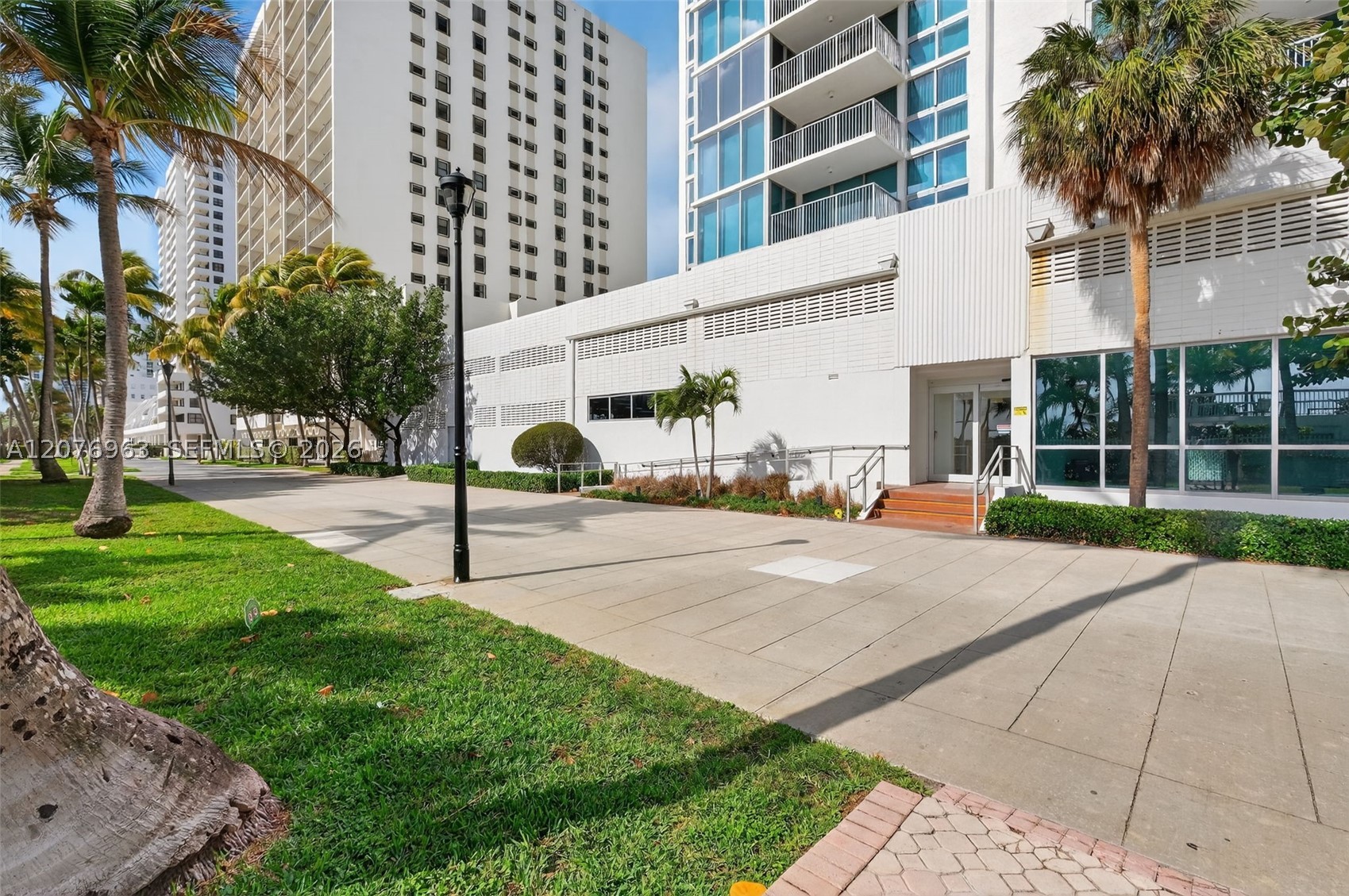 2655 Collins Ave #00 Miami Beach, FL 33140