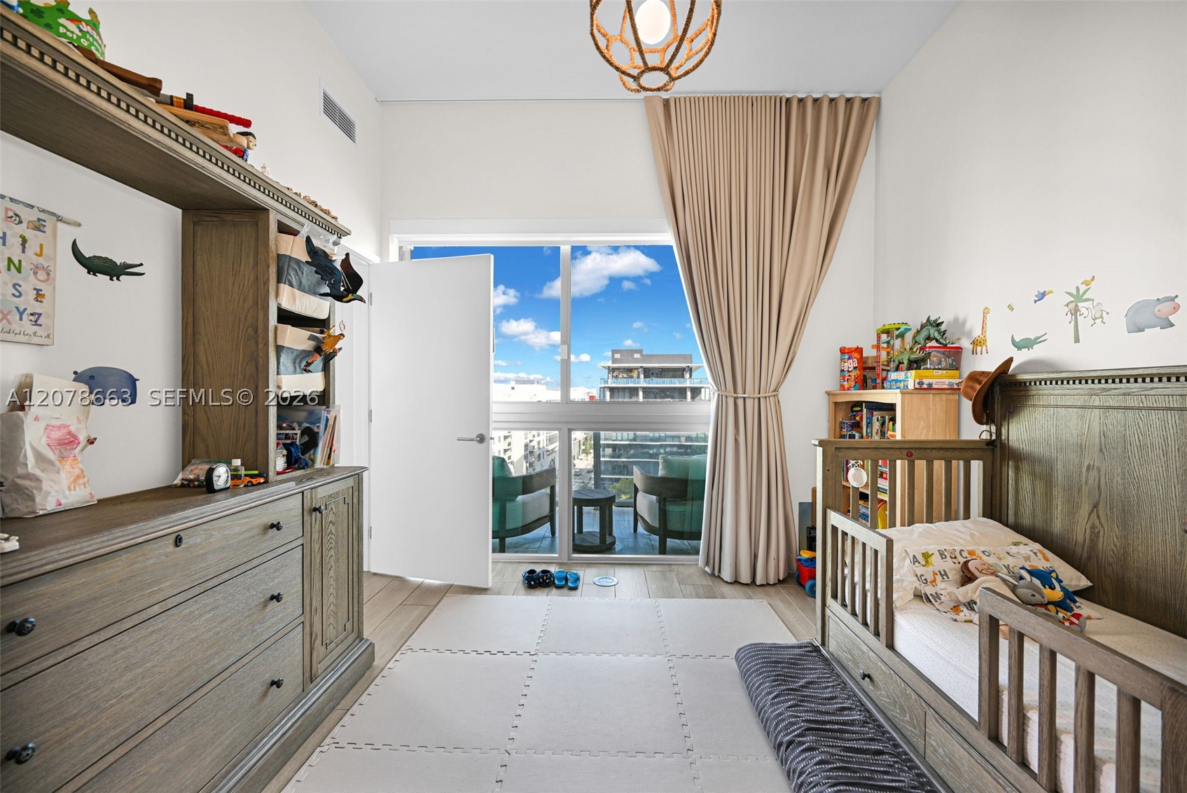 1600 SW 1st Ave #802 Miami, FL 33129