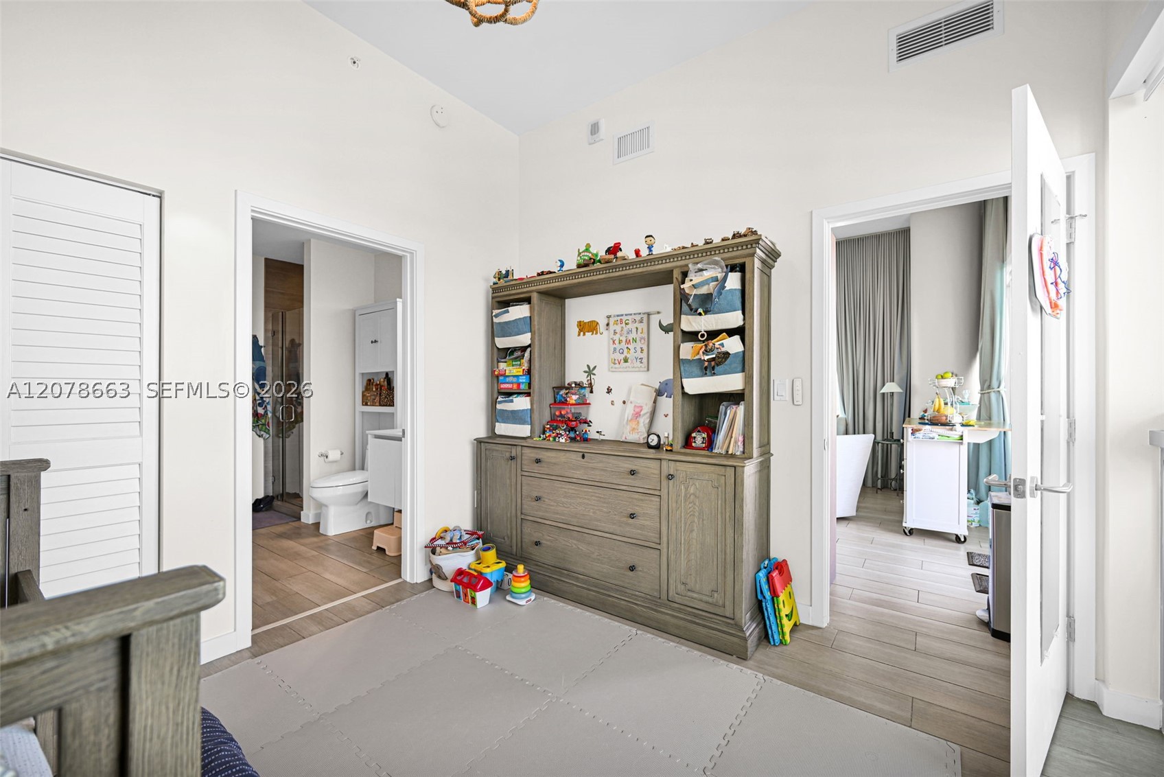 1600 SW 1st Ave #802 Miami, FL 33129