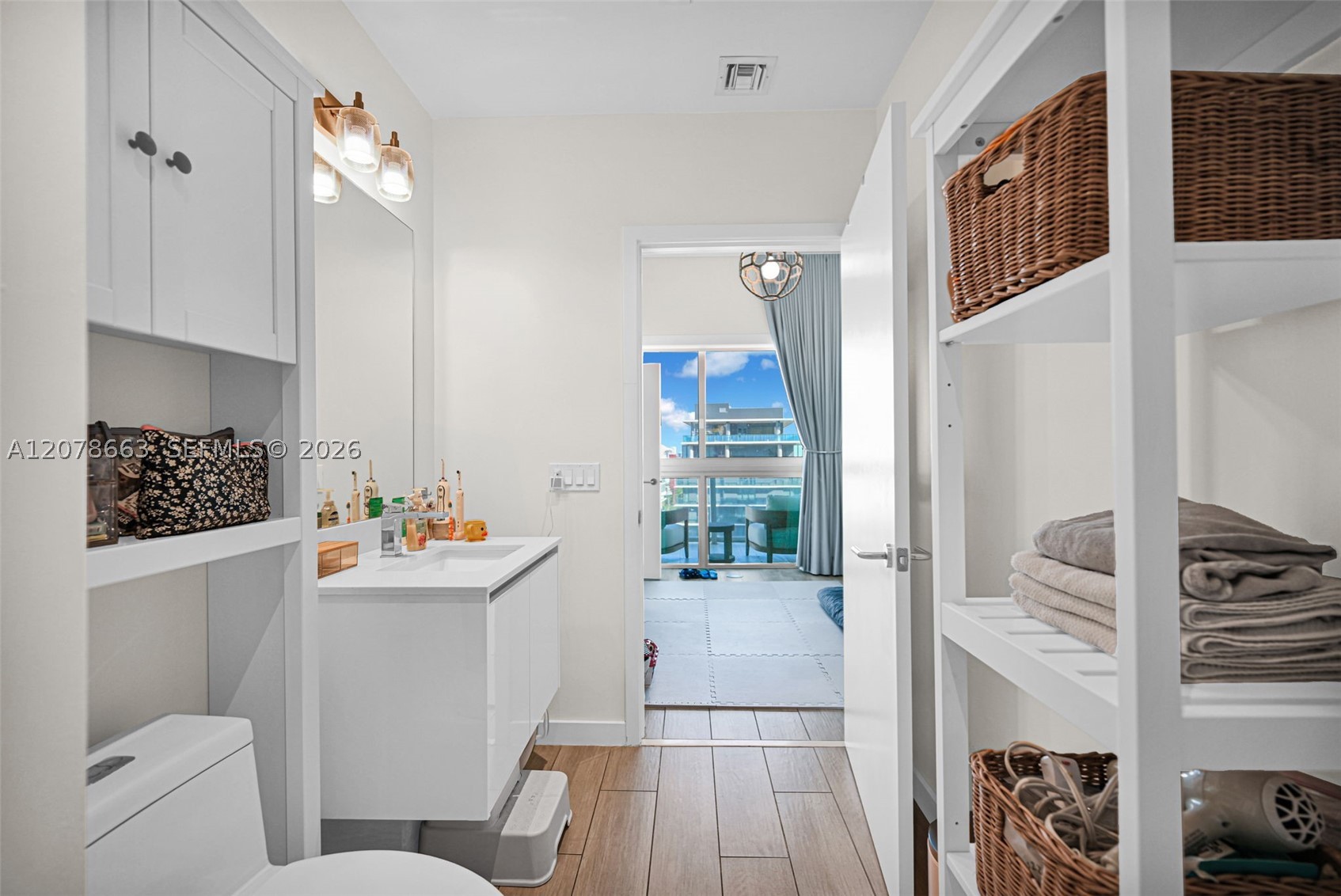 1600 SW 1st Ave #802 Miami, FL 33129