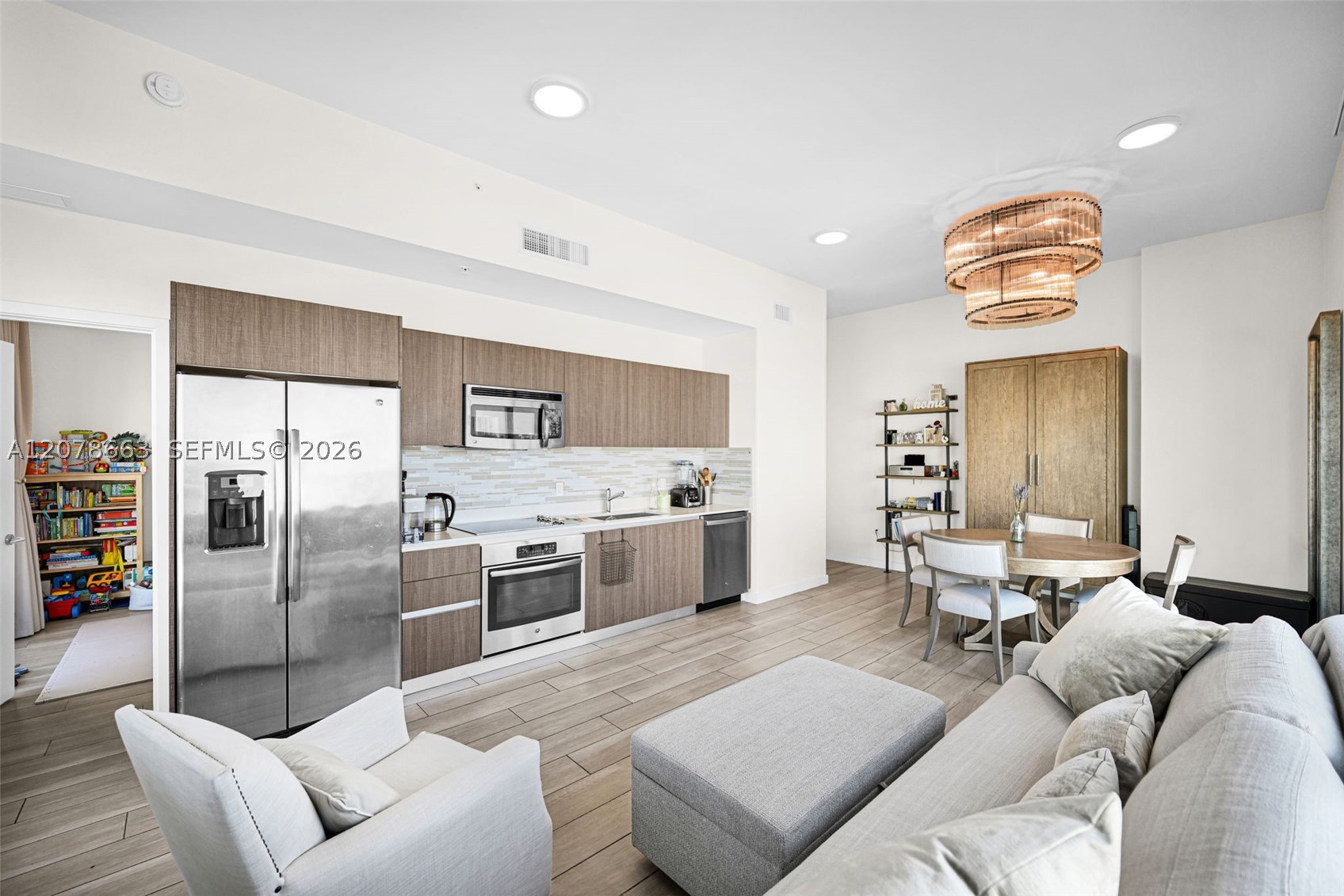 1600 SW 1st Ave #802 Miami, FL 33129