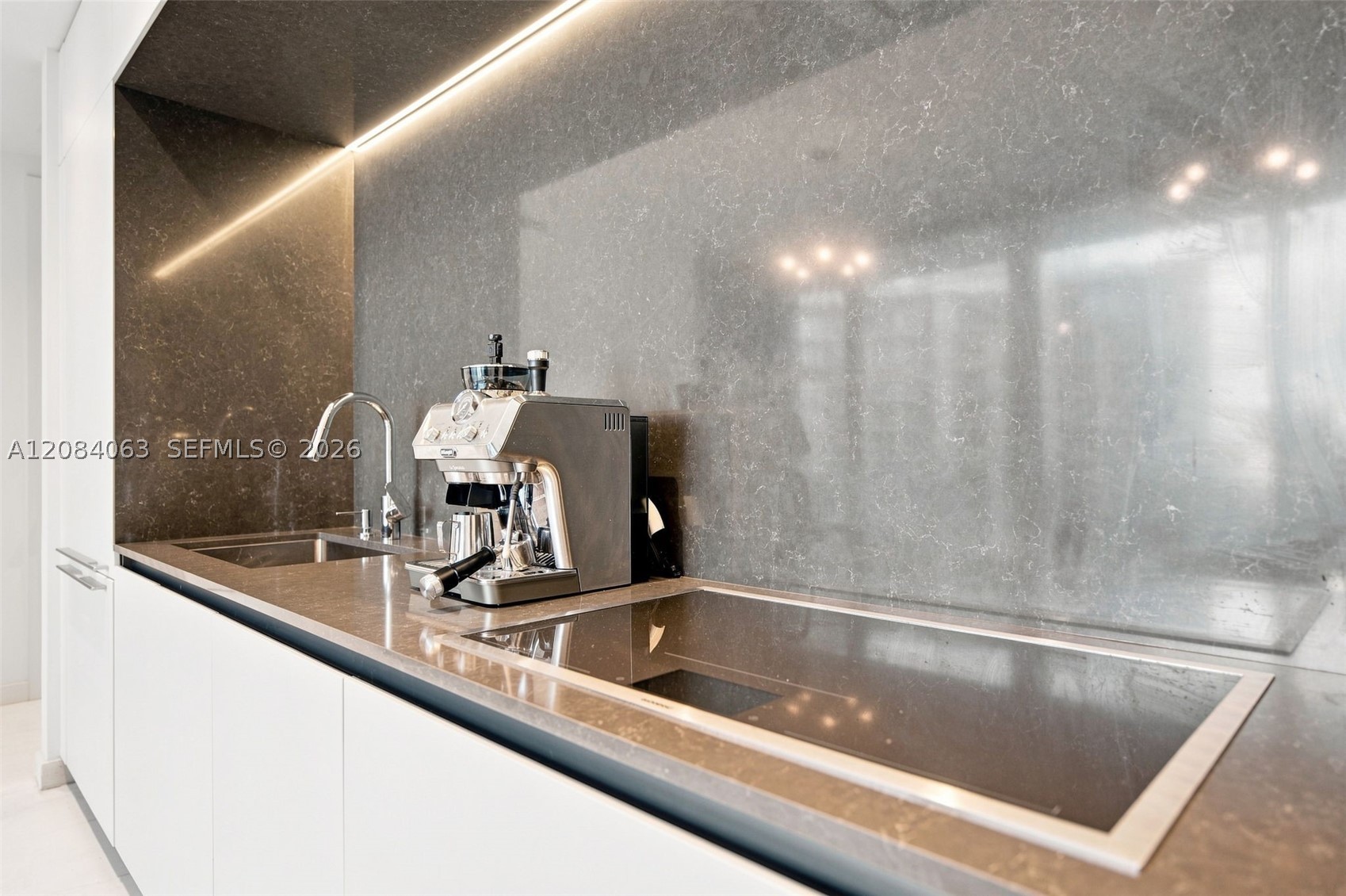 image Aston Martin Residences13
