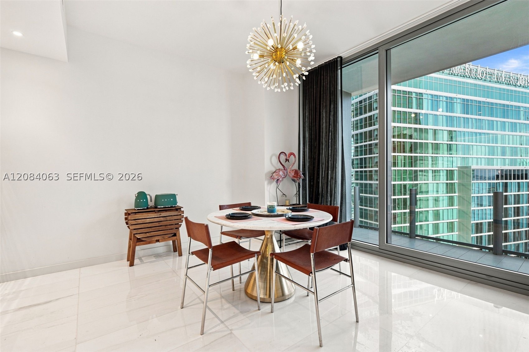 image Aston Martin Residences8