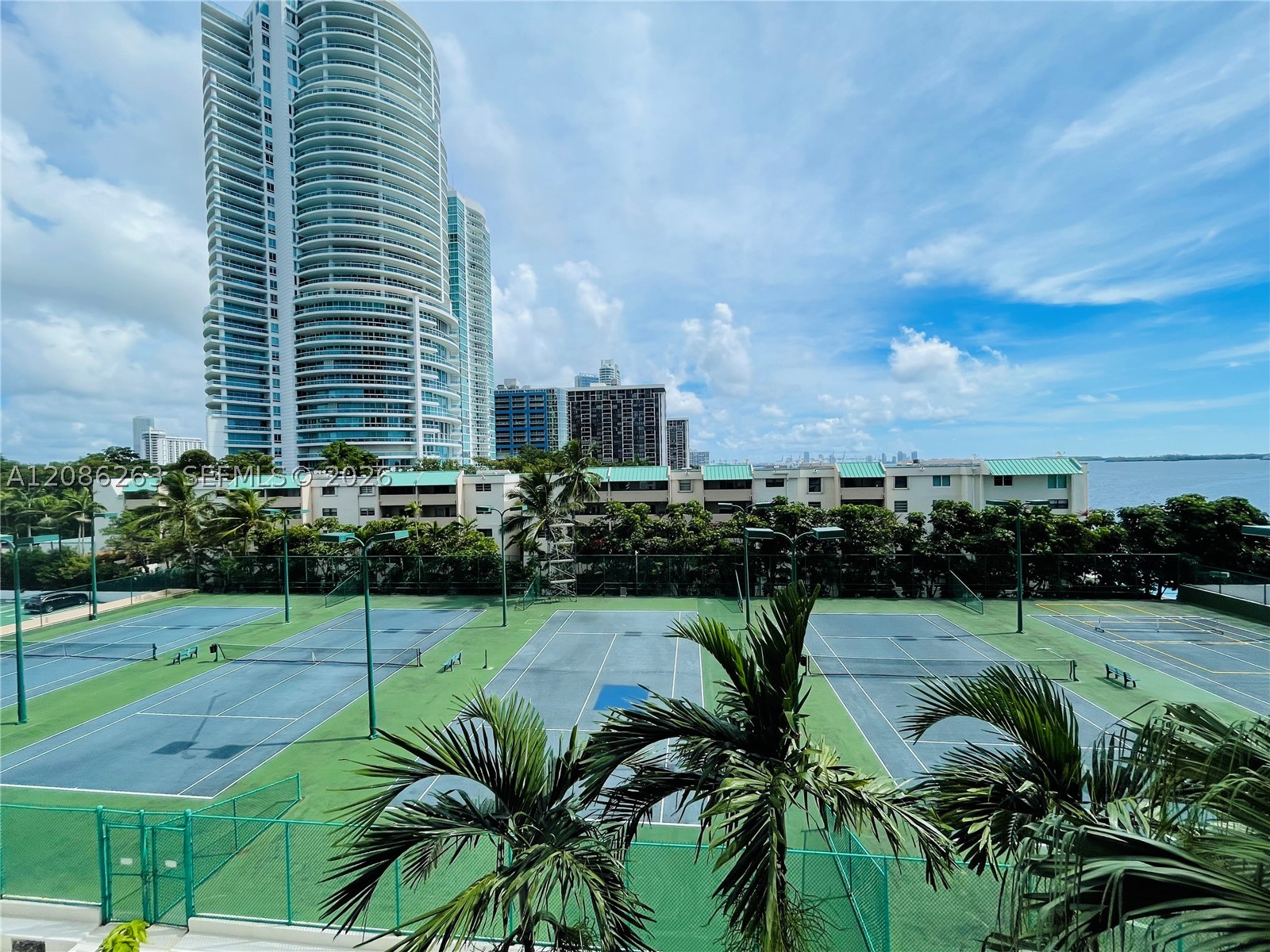 image Brickell Bay Club23
