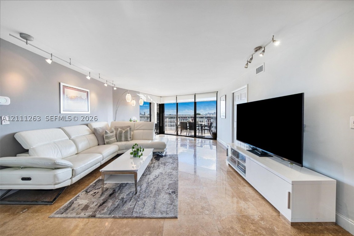 4000 Towerside Ter #604
