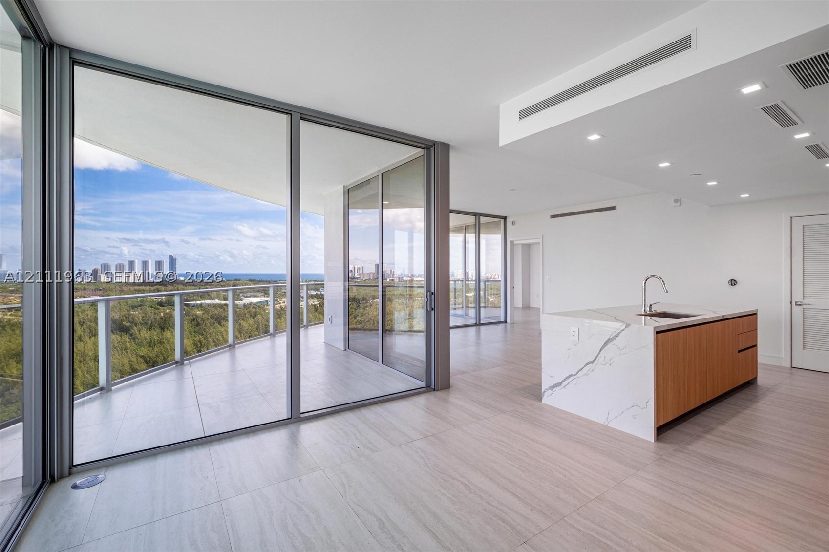 2411 Laguna Cir #2311 North Miami, FL 33180