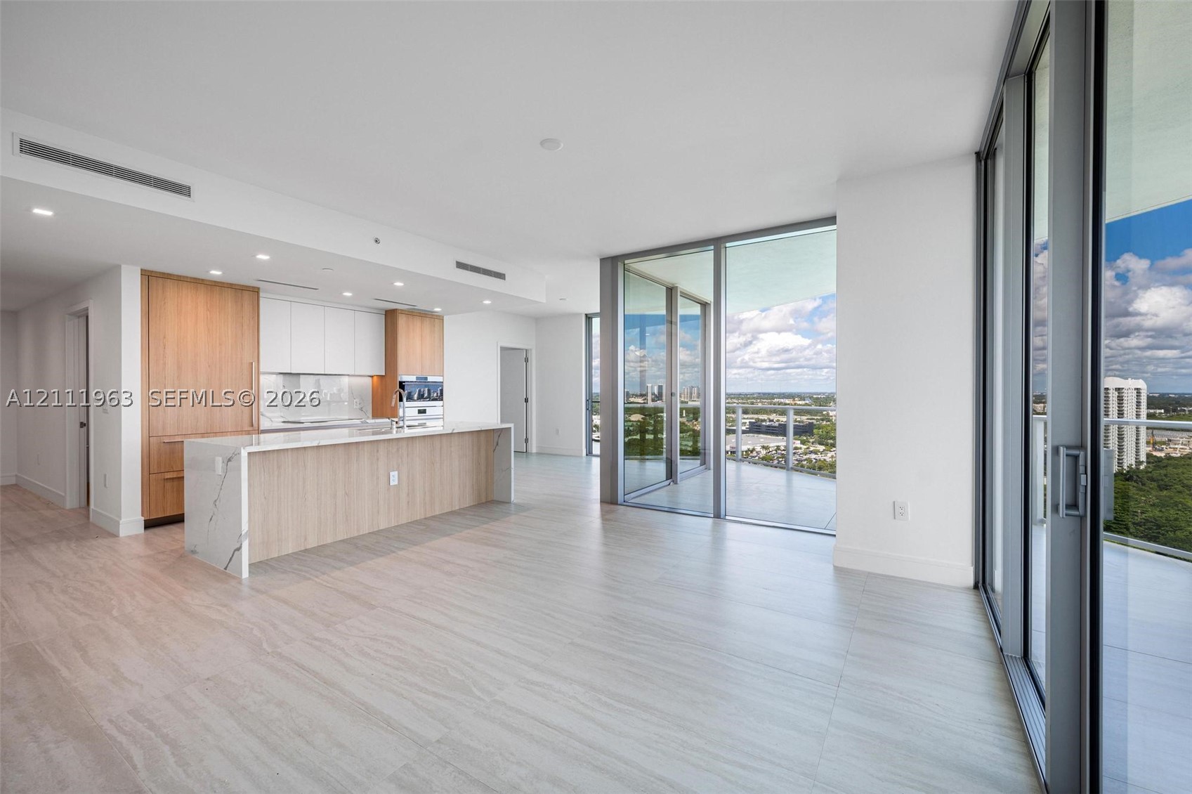 2411 Laguna Cir #2311 North Miami, FL 33180