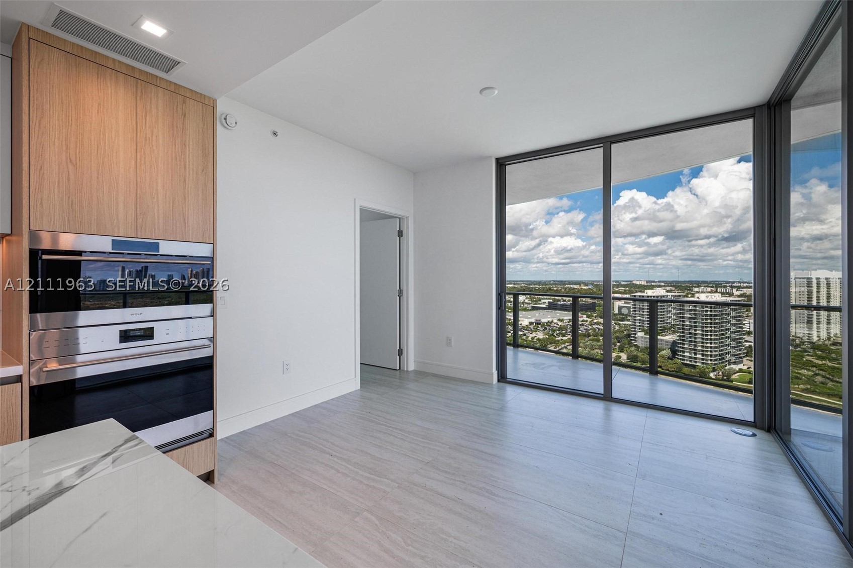 2411 Laguna Cir #2311 North Miami, FL 33180