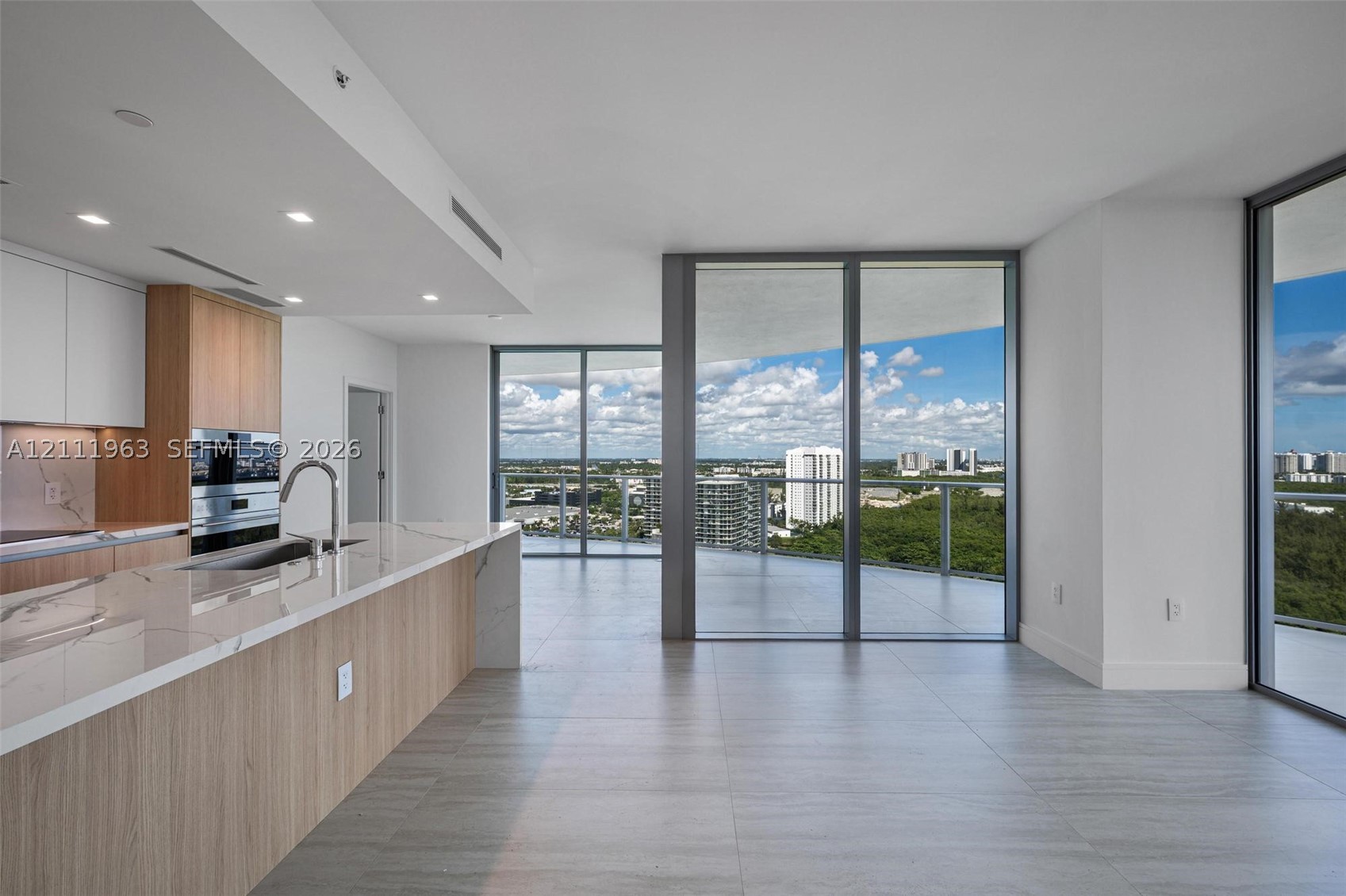 2411 Laguna Cir #2311 North Miami, FL 33180