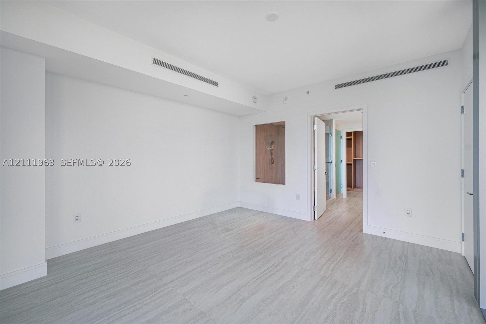 2411 Laguna Cir #2311 North Miami, FL 33180