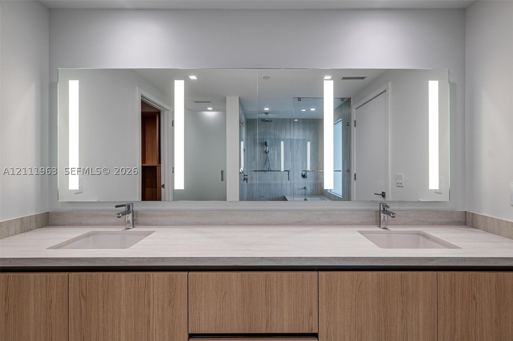 2411 Laguna Cir #2311 North Miami, FL 33180