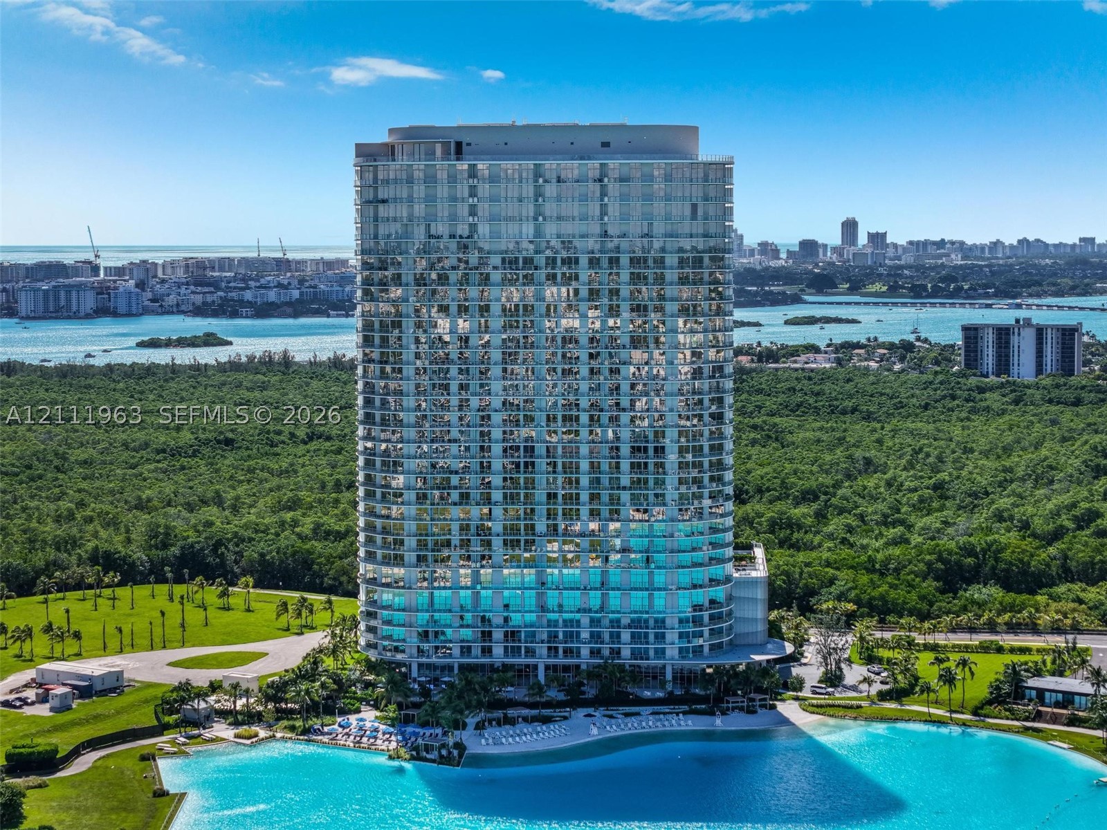 2411 Laguna Cir #2311 North Miami, FL 33180