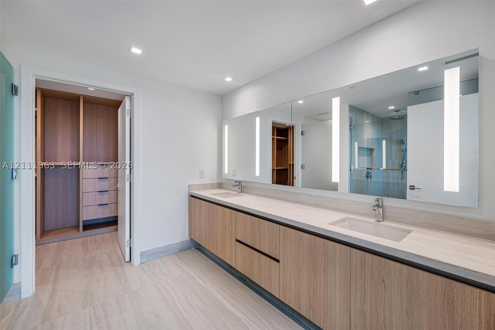 2411 Laguna Cir #2311 North Miami, FL 33180