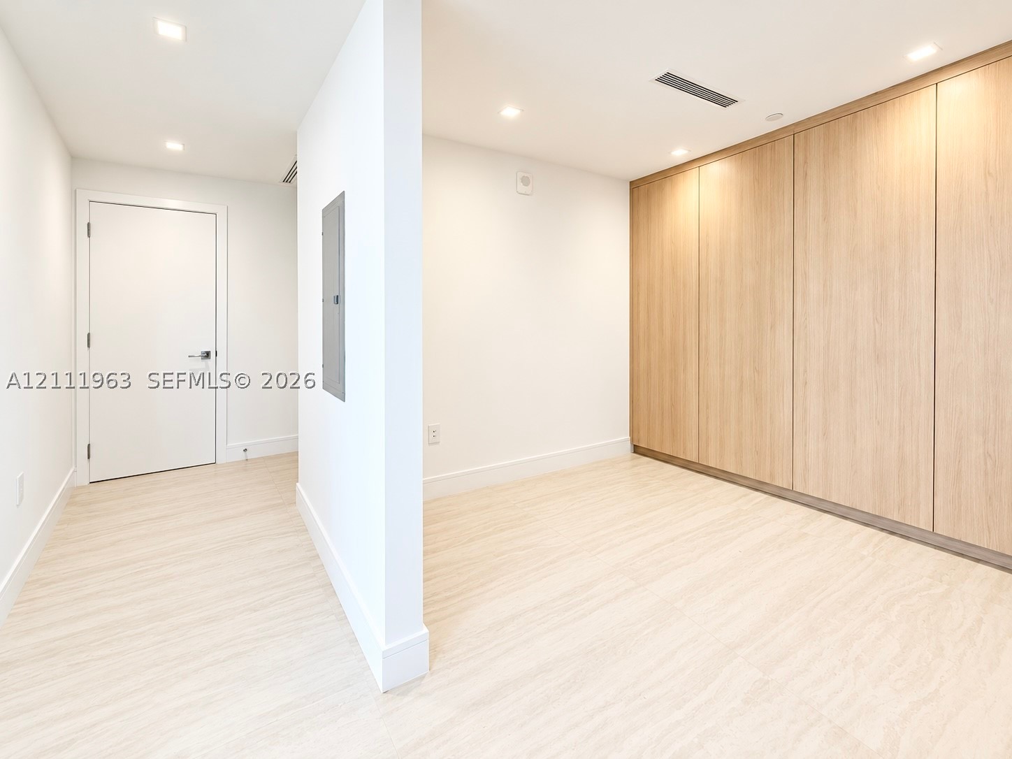 2411 Laguna Cir #2311 North Miami, FL 33180