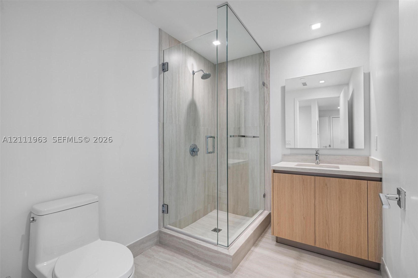 2411 Laguna Cir #2311 North Miami, FL 33180