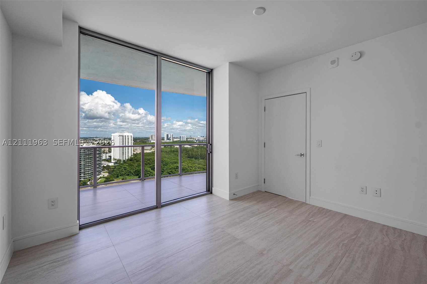 2411 Laguna Cir #2311 North Miami, FL 33180