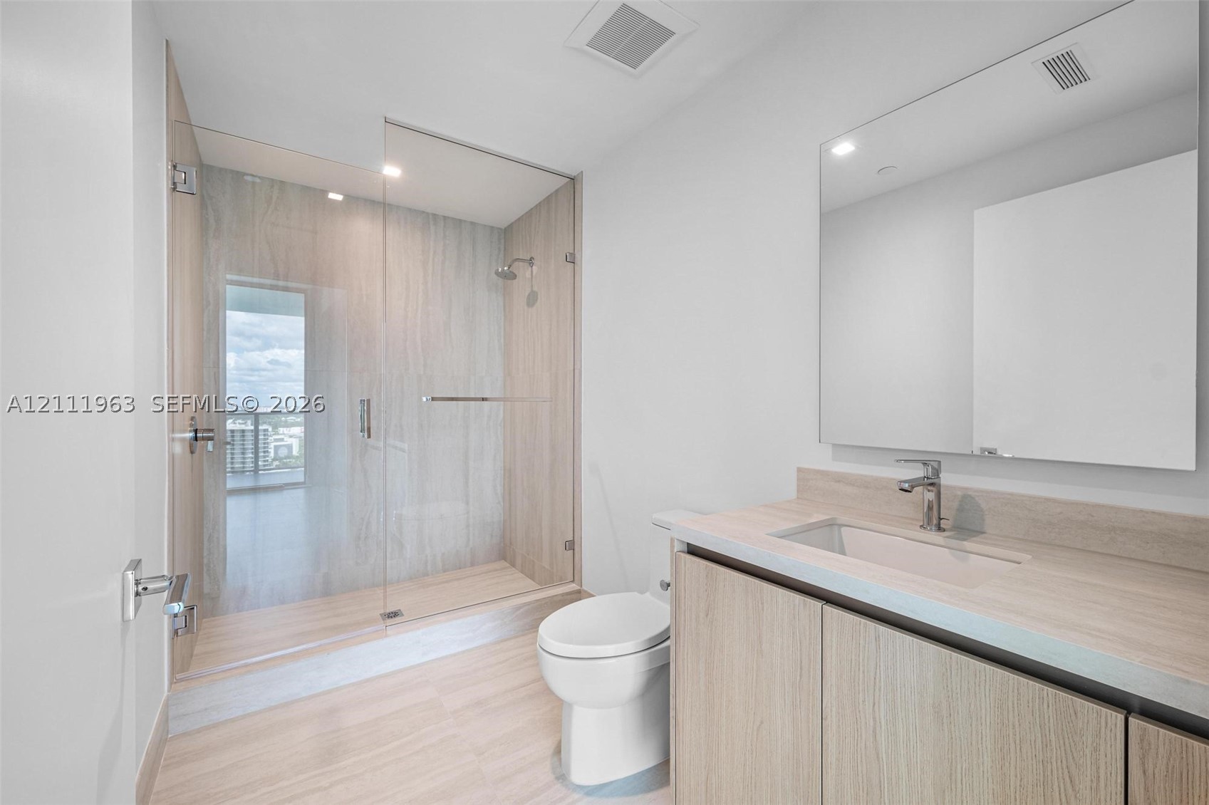 2411 Laguna Cir #2311 North Miami, FL 33180