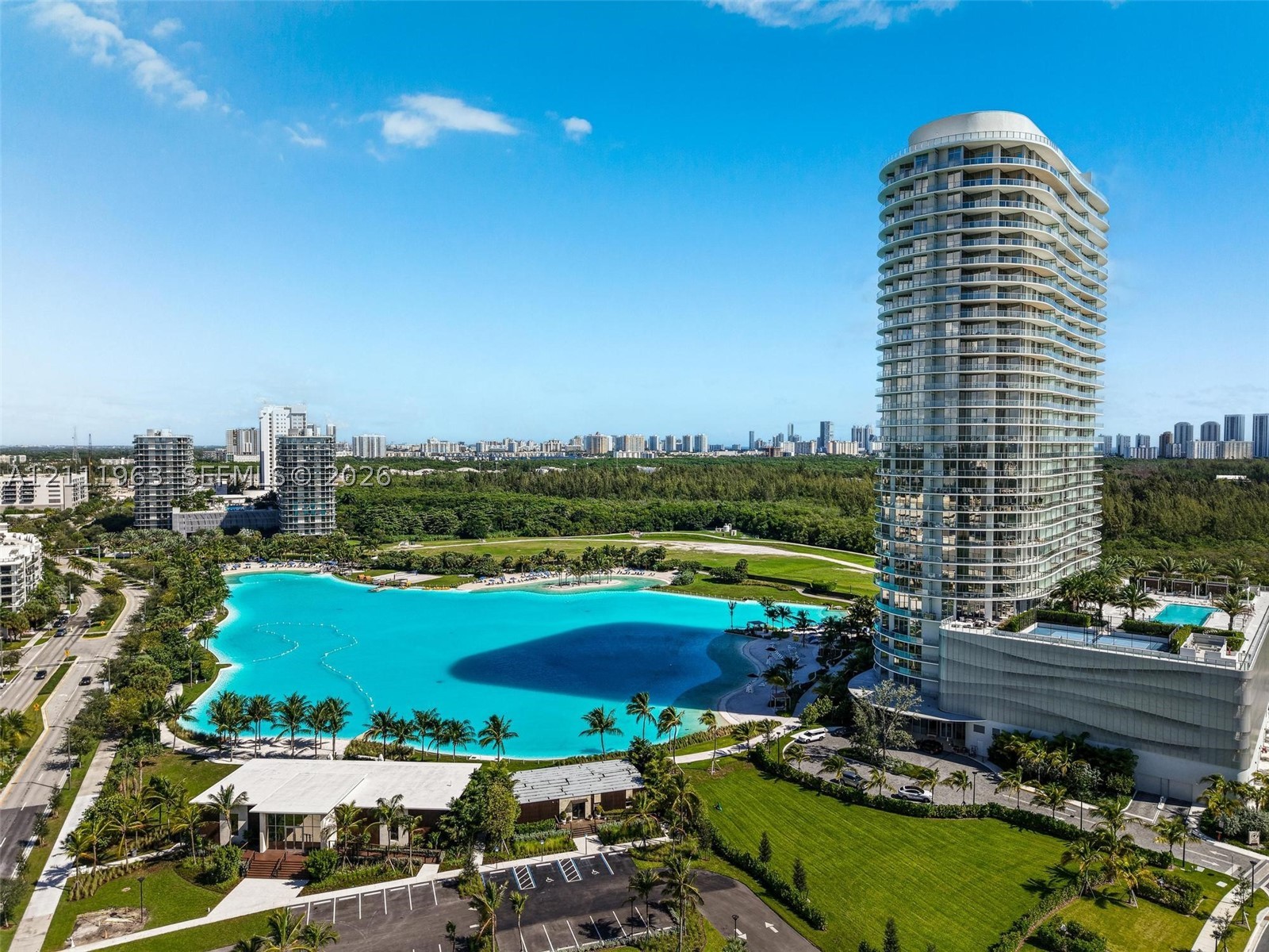 2411 Laguna Cir #2311 North Miami, FL 33180