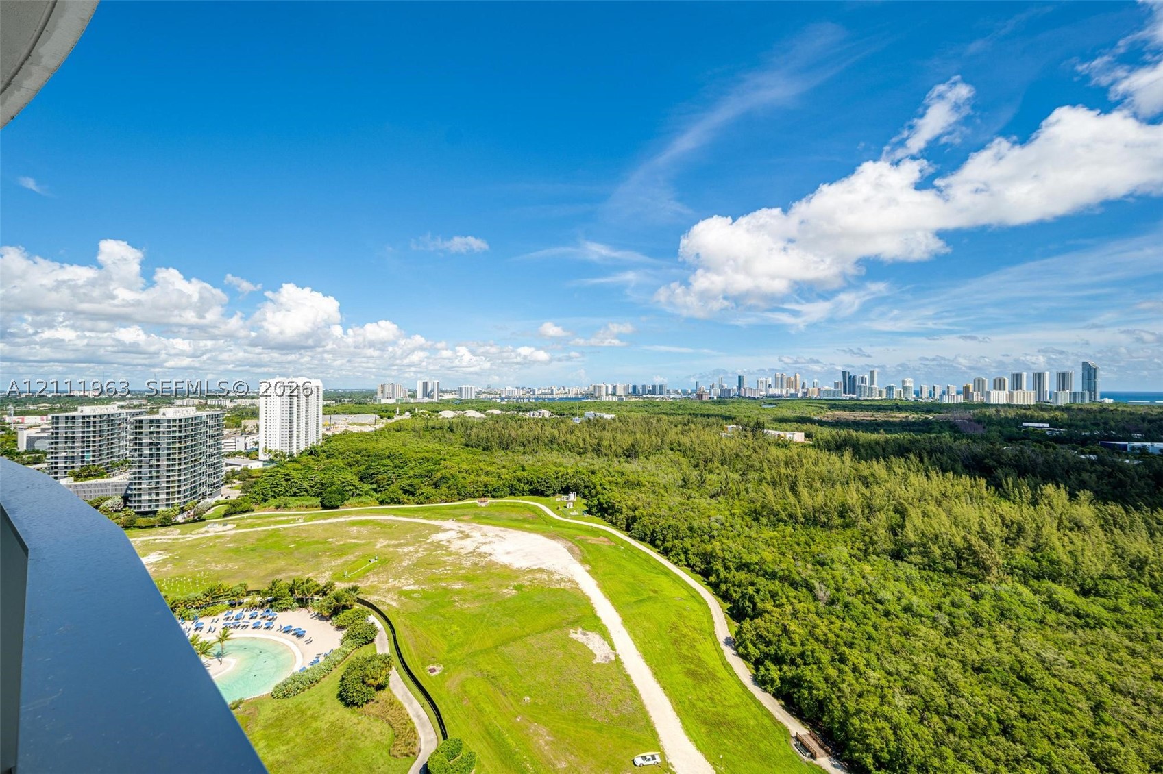 2411 Laguna Cir #2311 North Miami, FL 33180