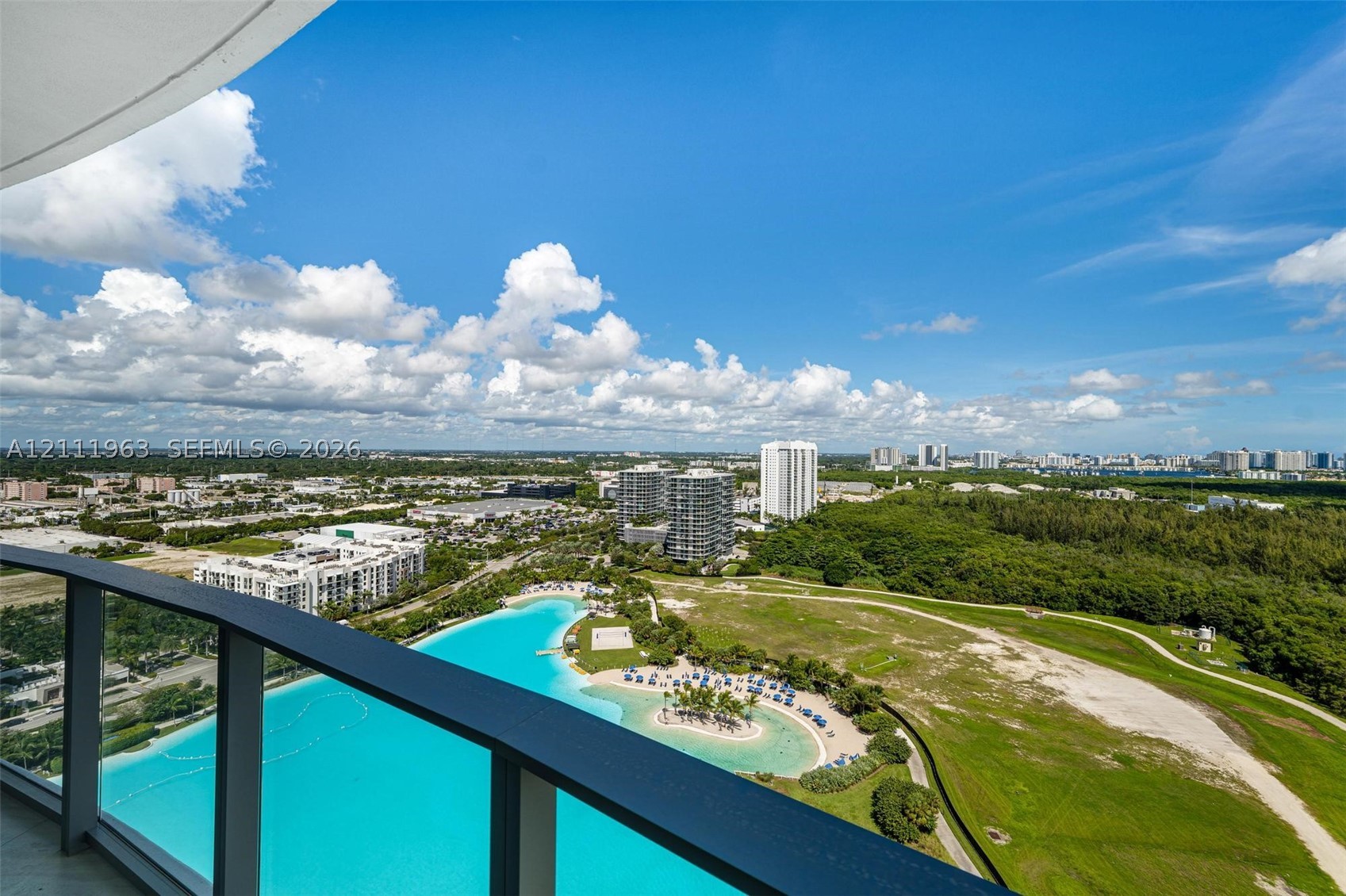 2411 Laguna Cir #2311 North Miami, FL 33180