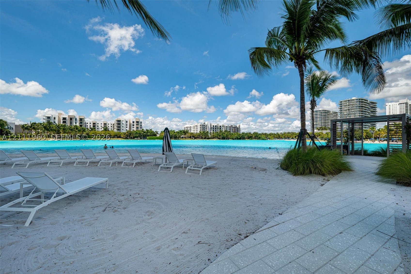 2411 Laguna Cir #2311 North Miami, FL 33180