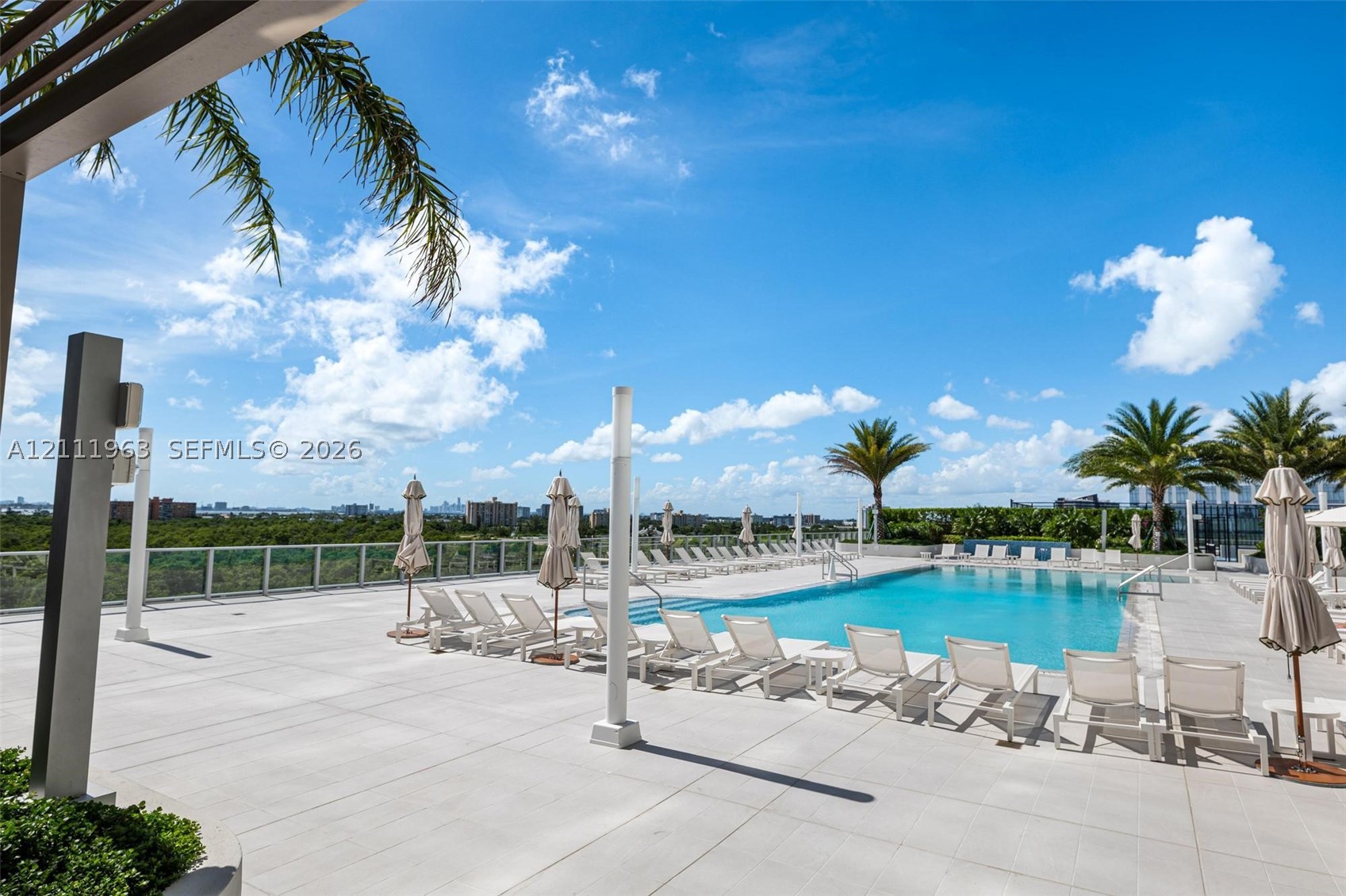 2411 Laguna Cir #2311 North Miami, FL 33180