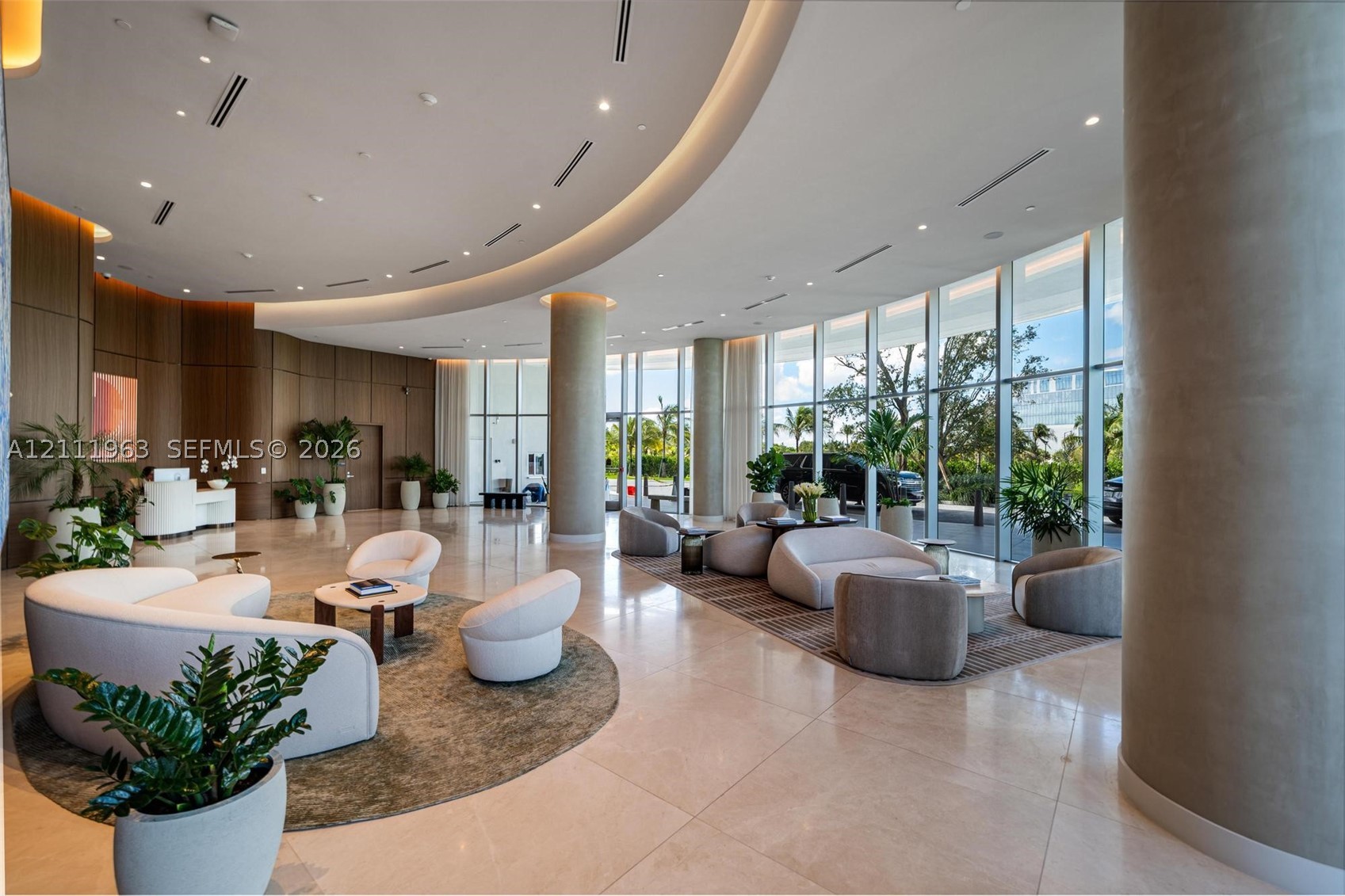 2411 Laguna Cir #2311 North Miami, FL 33180