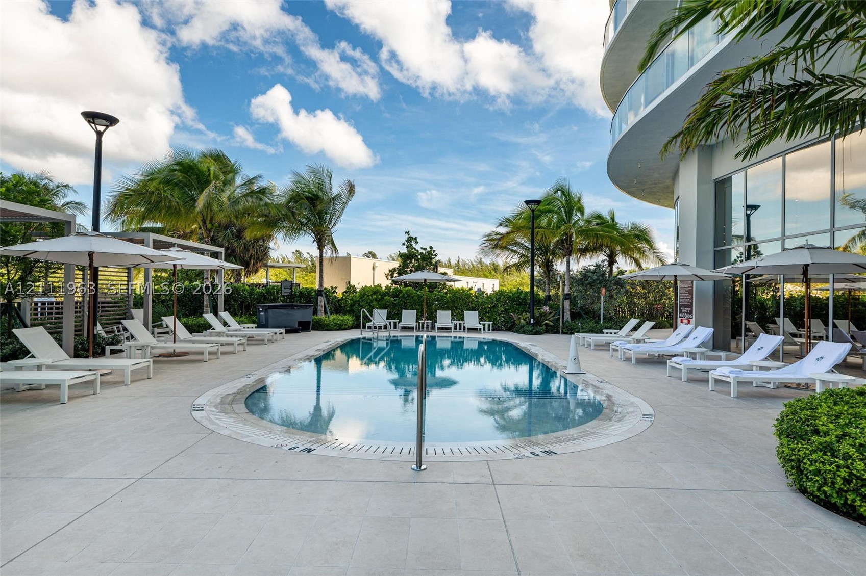 2411 Laguna Cir #2311 North Miami, FL 33180