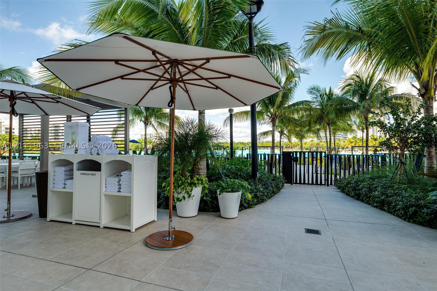 2411 Laguna Cir #2311 North Miami, FL 33180