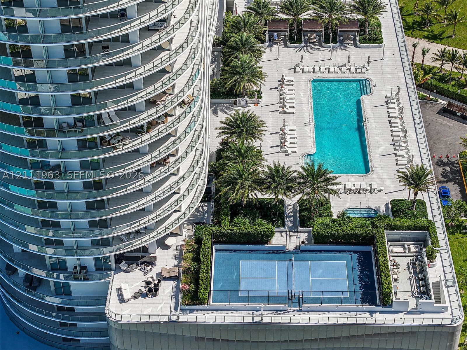 2411 Laguna Cir #2311 North Miami, FL 33180