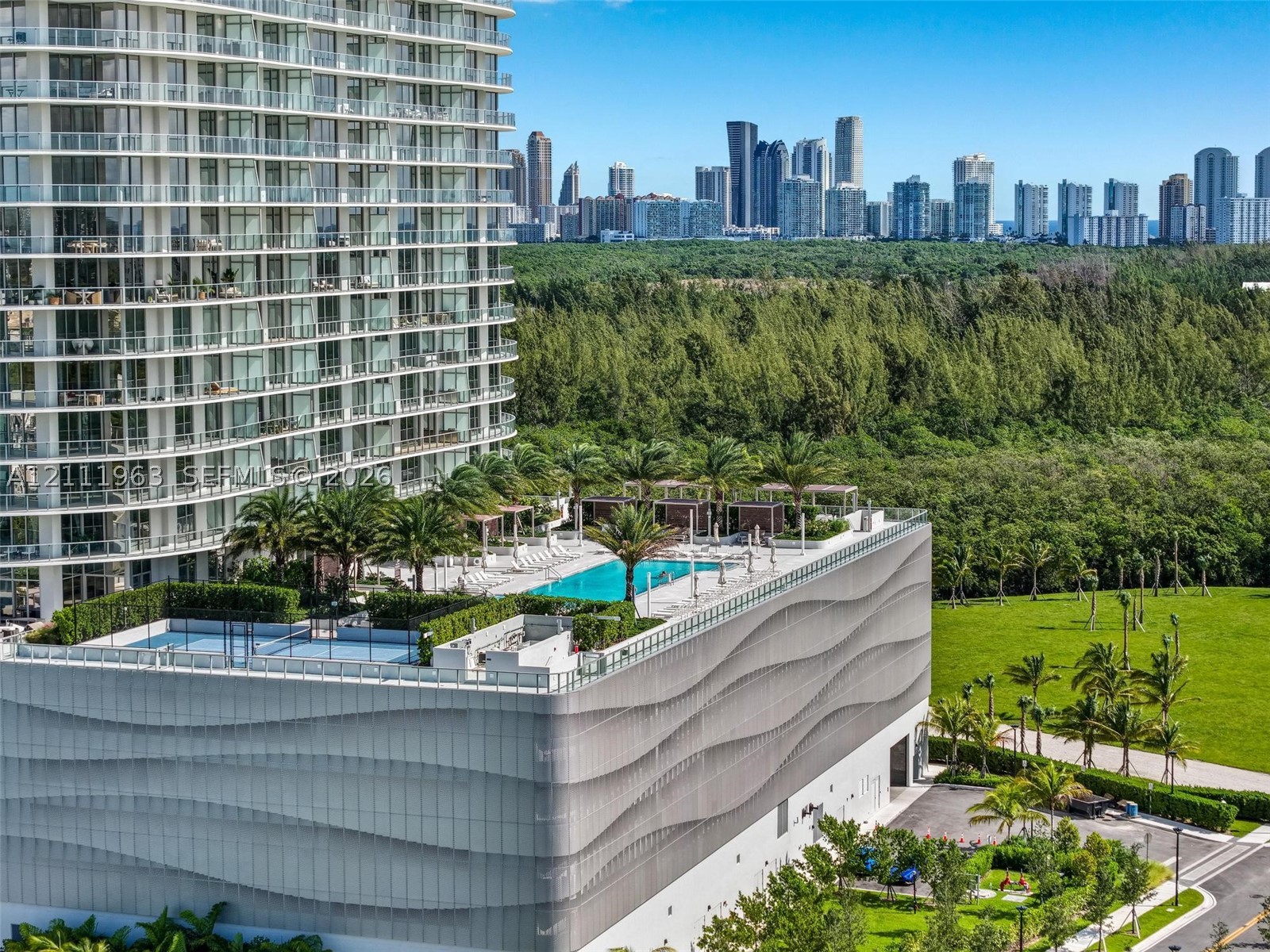 2411 Laguna Cir #2311 North Miami, FL 33180
