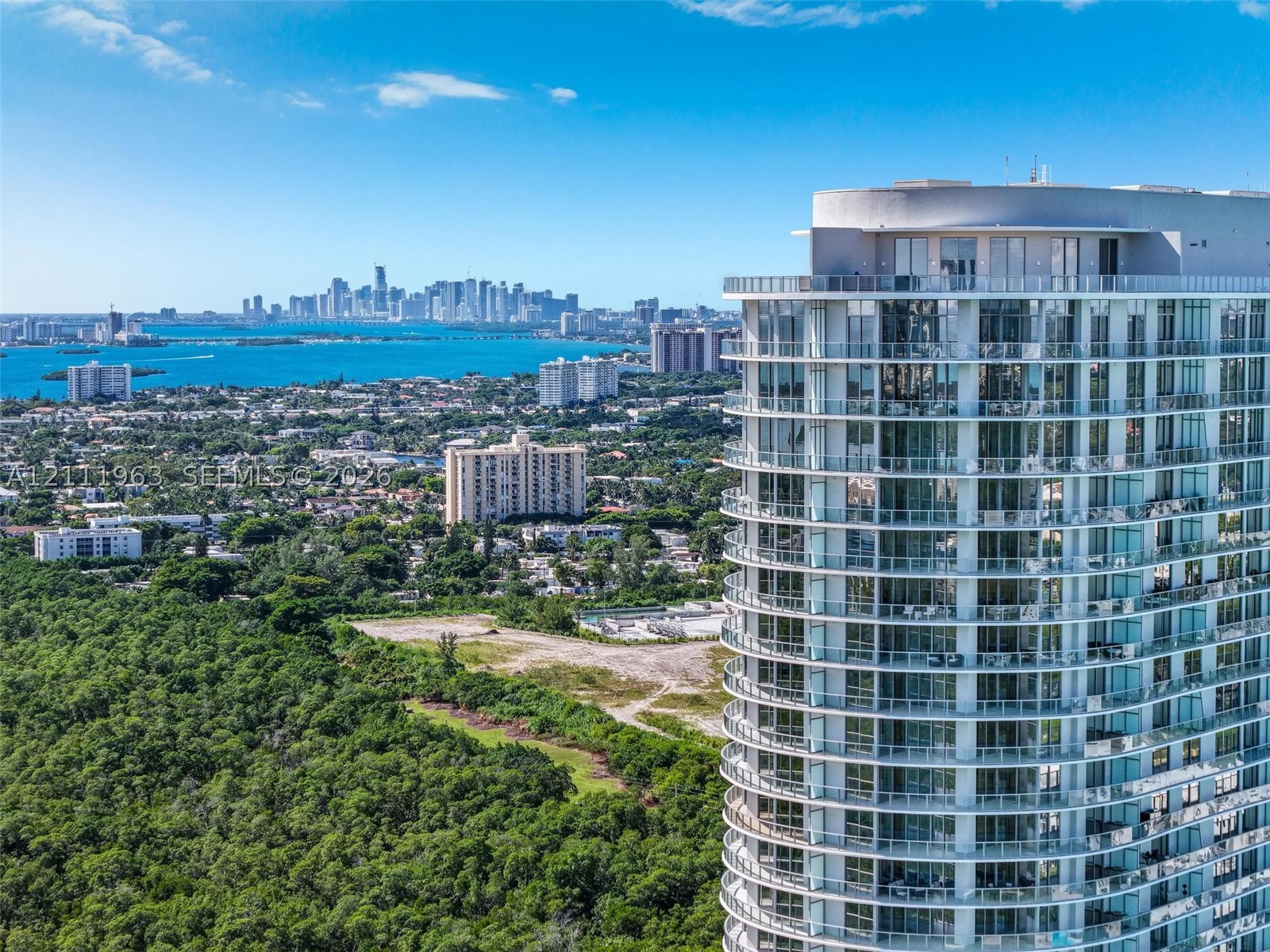 2411 Laguna Cir #2311 North Miami, FL 33180