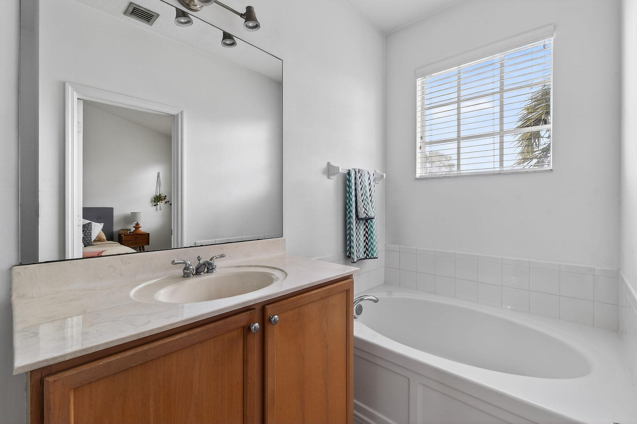 355 E Thatch Palm #103 Jupiter, FL 33458