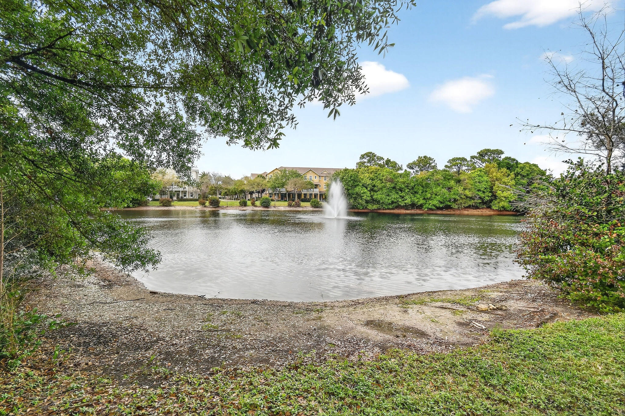 355 E Thatch Palm #103 Jupiter, FL 33458