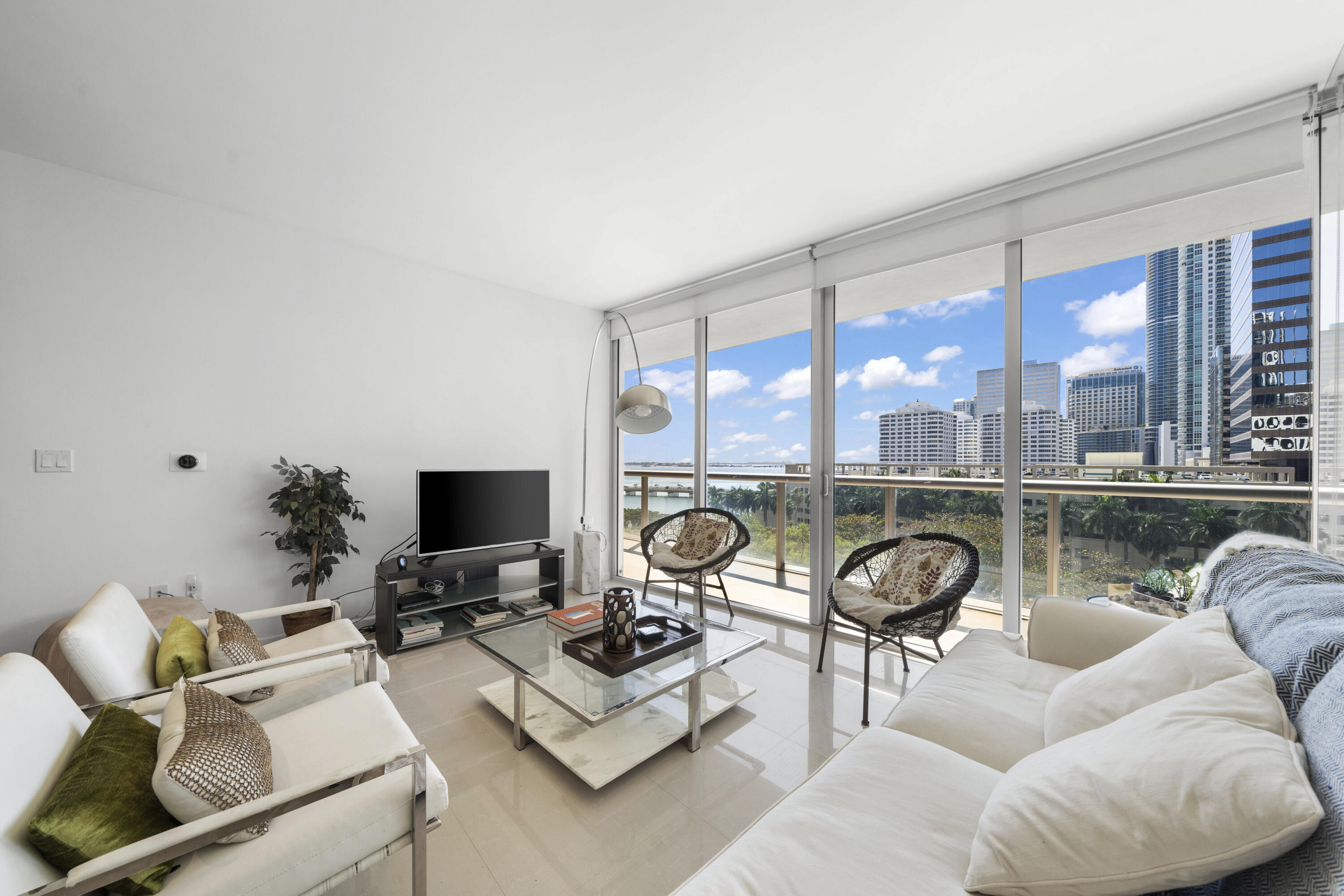 495 Brickell #811 Miami, FL 33131