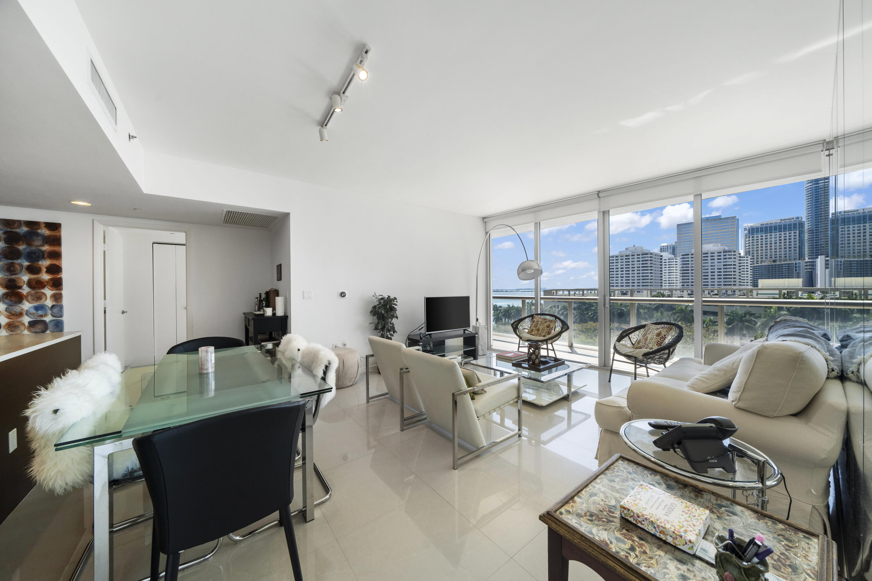 495 Brickell #811 Miami, FL 33131
